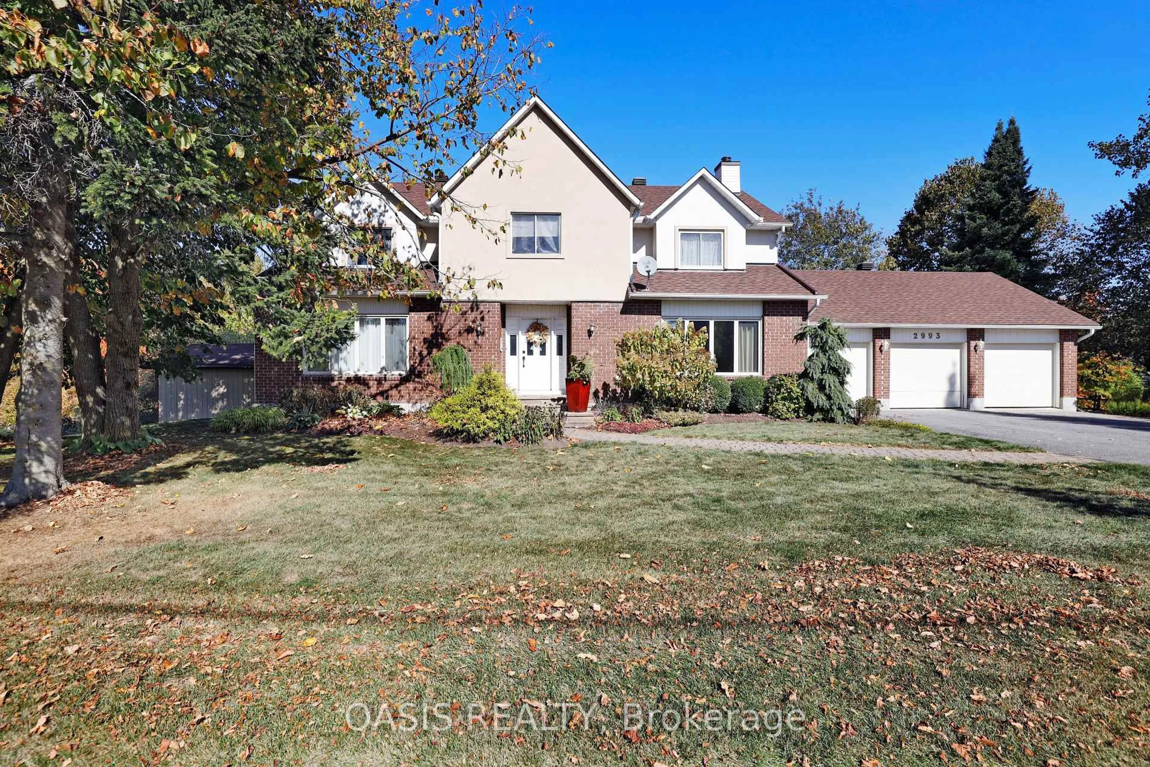 A pic from outside/outdoor area/front of a property/back of a property/a pic from drone, street for 2993 Wilhaven Dr, Orleans Ontario K4C 1L1