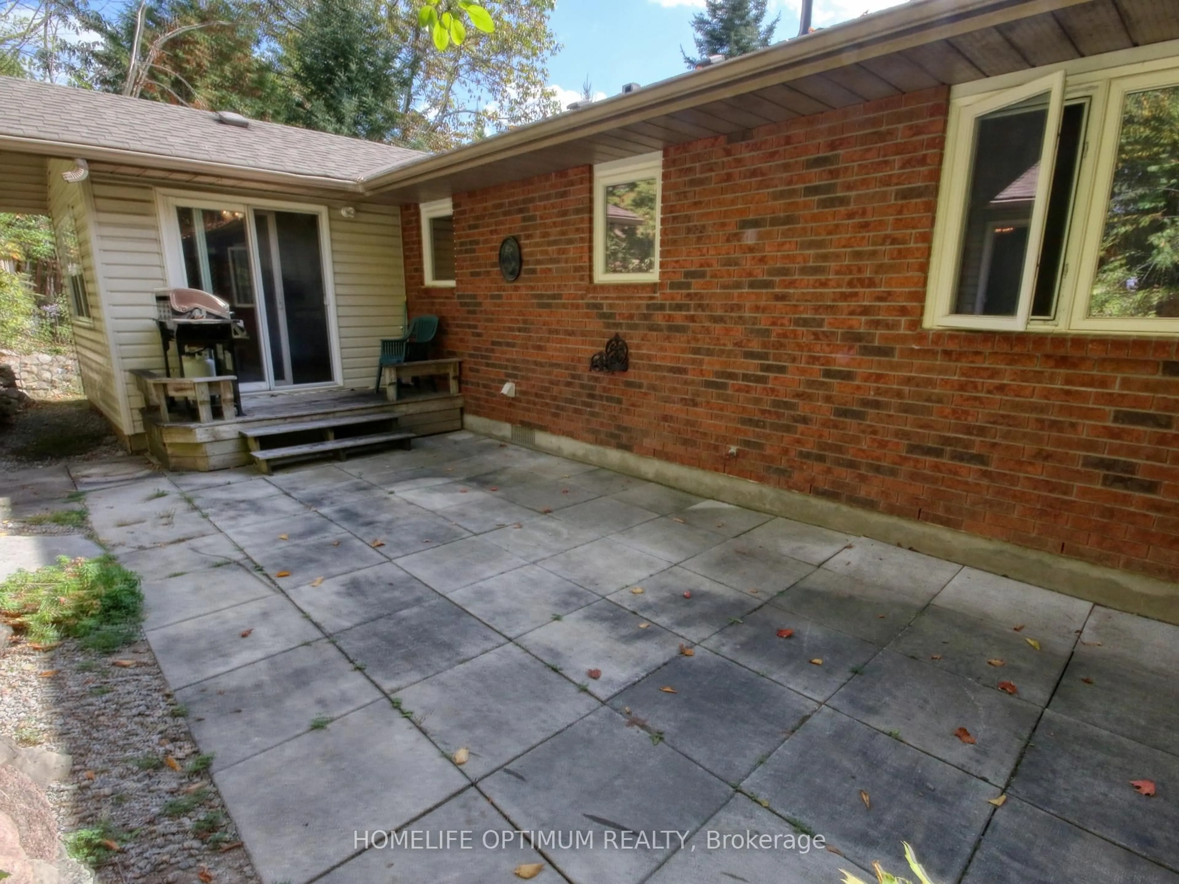 Patio, street for 228 Pirates Glen Dr, Trent Lakes Ontario K0M 1A0