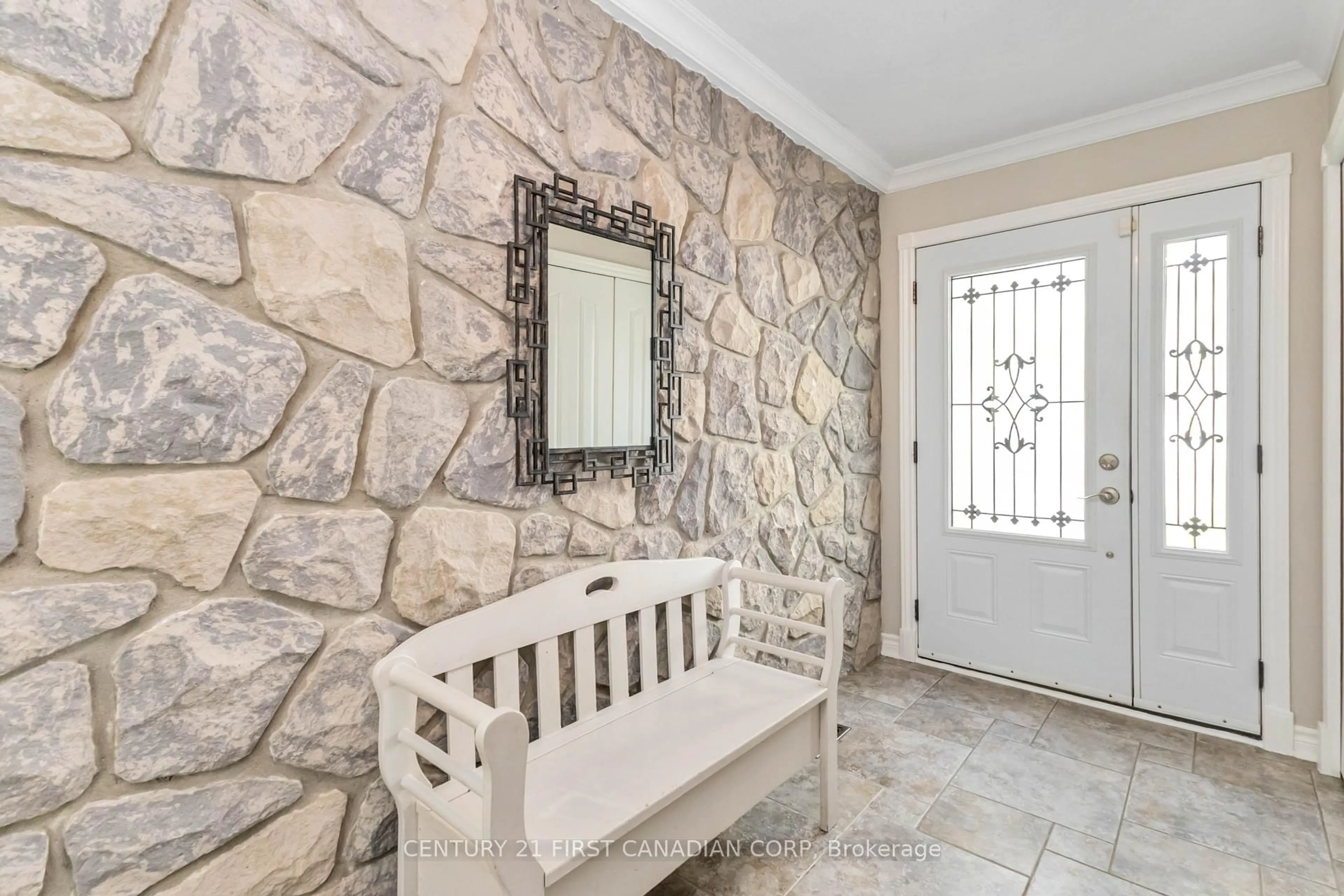Indoor entryway for 50 Farnham Cres, London South Ontario N6K 1K1