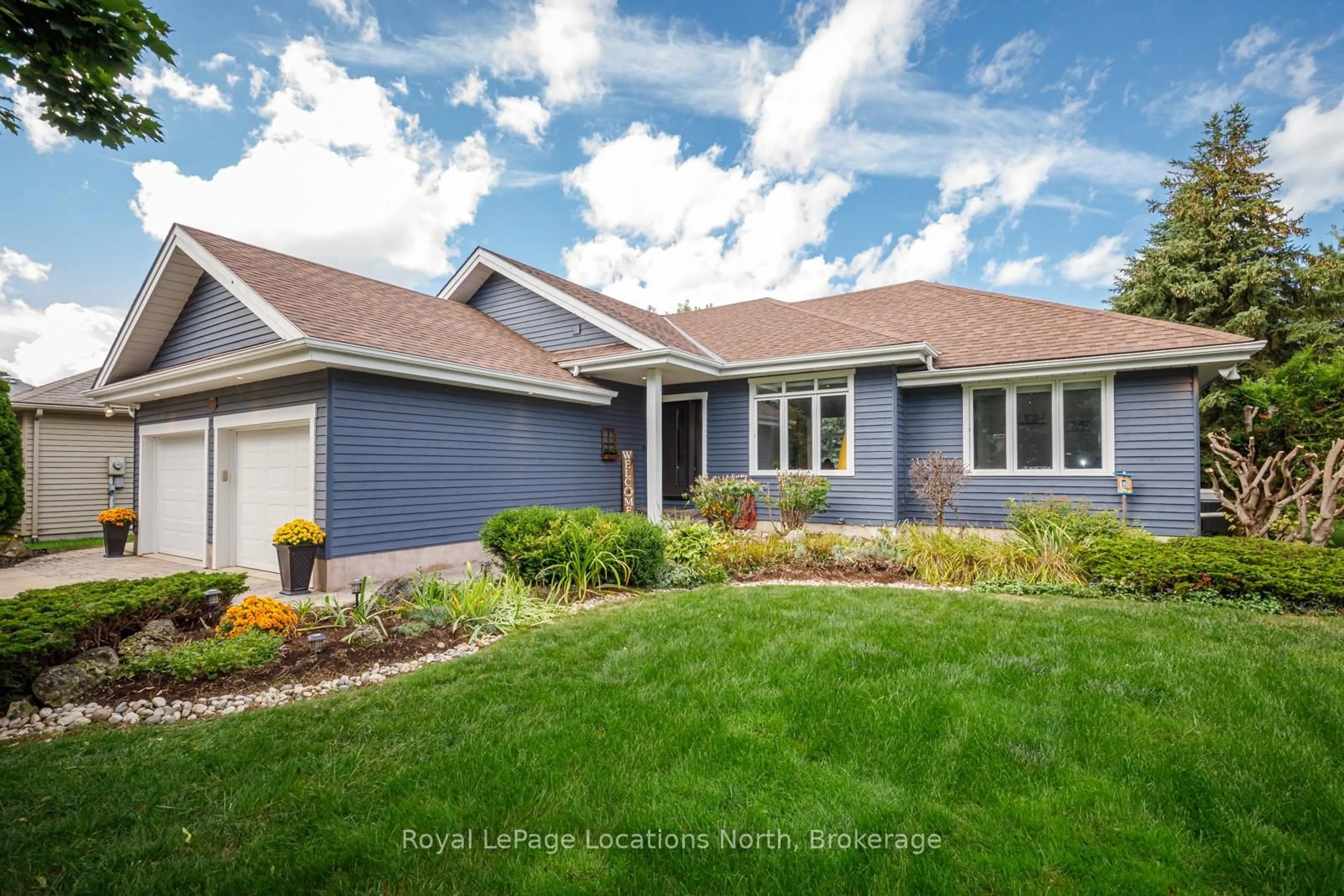 Home with vinyl exterior material, street for 141 Grand Cypress Lane, Blue Mountains Ontario L9Y 0K7