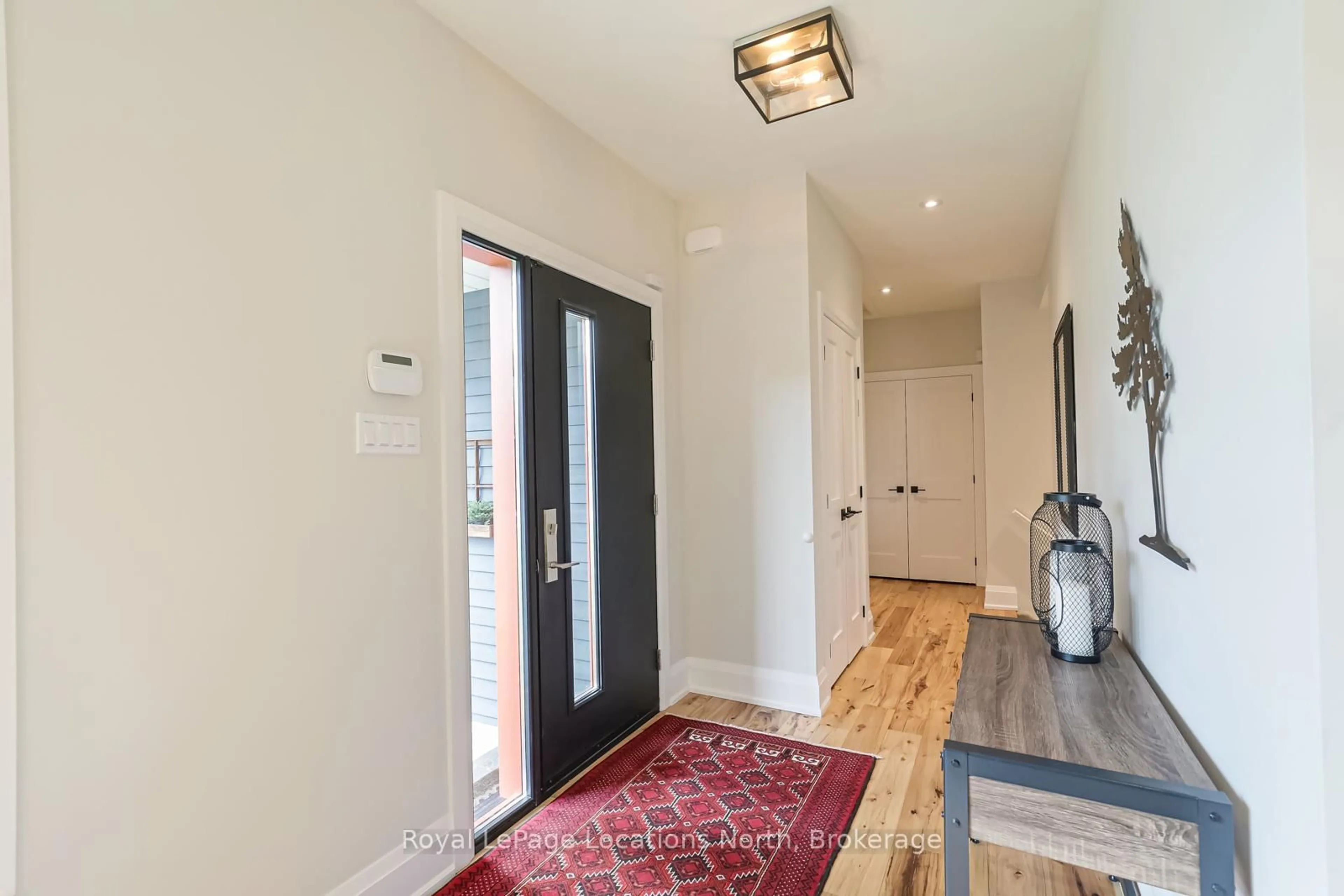 Indoor entryway for 141 Grand Cypress Lane, Blue Mountains Ontario L9Y 0K7