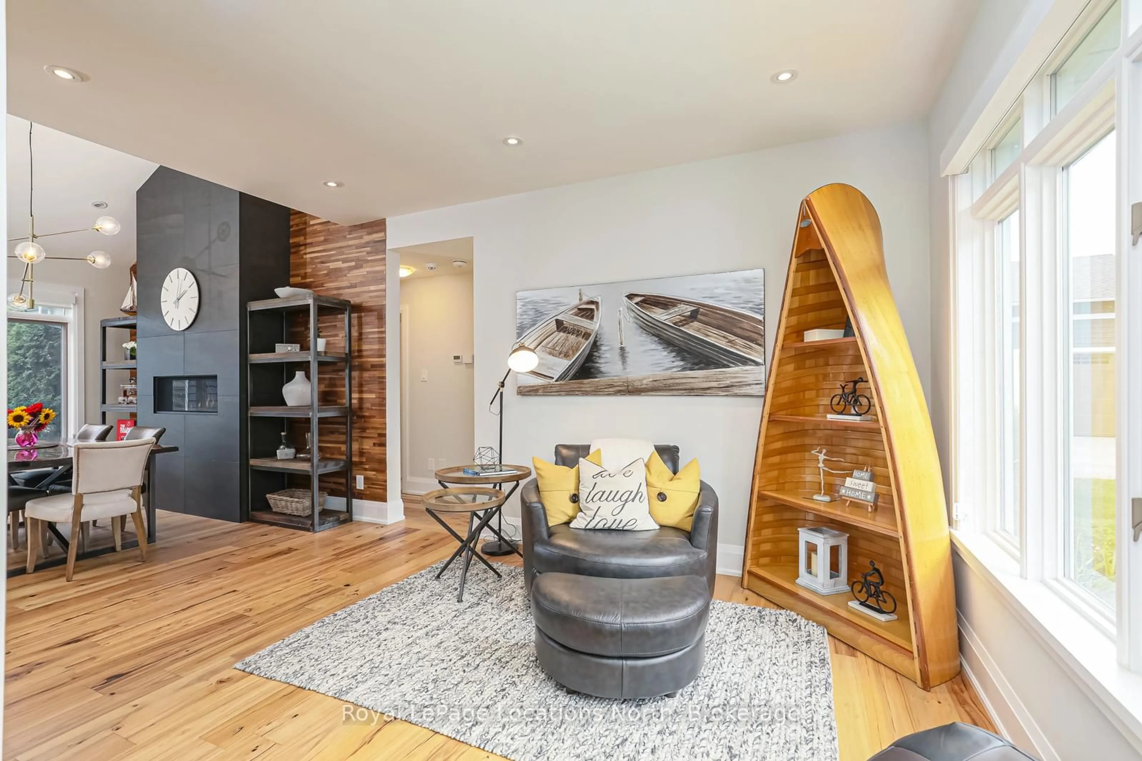Living room with furniture, wood/laminate floor for 141 Grand Cypress Lane, Blue Mountains Ontario L9Y 0K7
