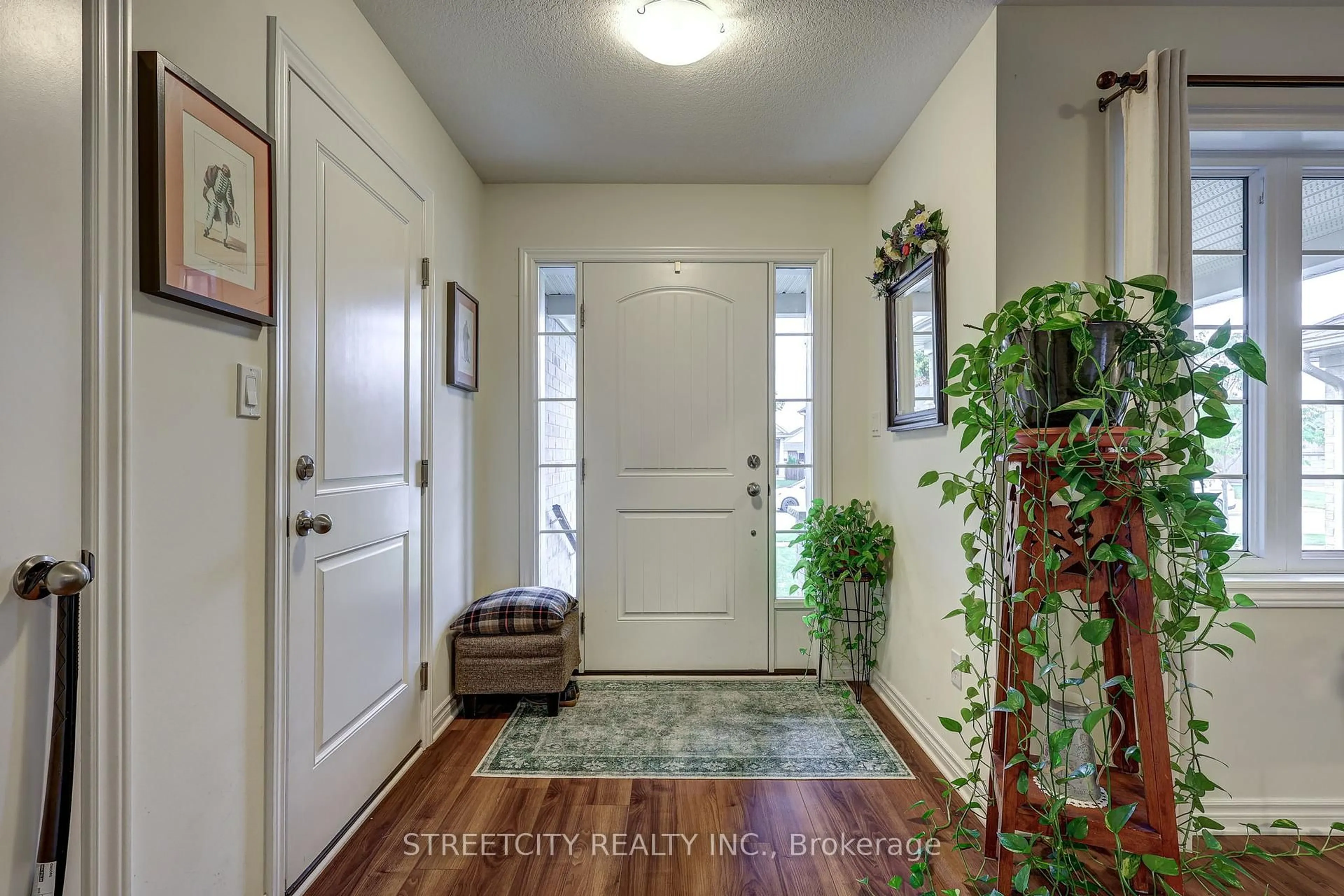 Indoor entryway for 31 Acorn Tr, St. Thomas Ontario N5R 0H5