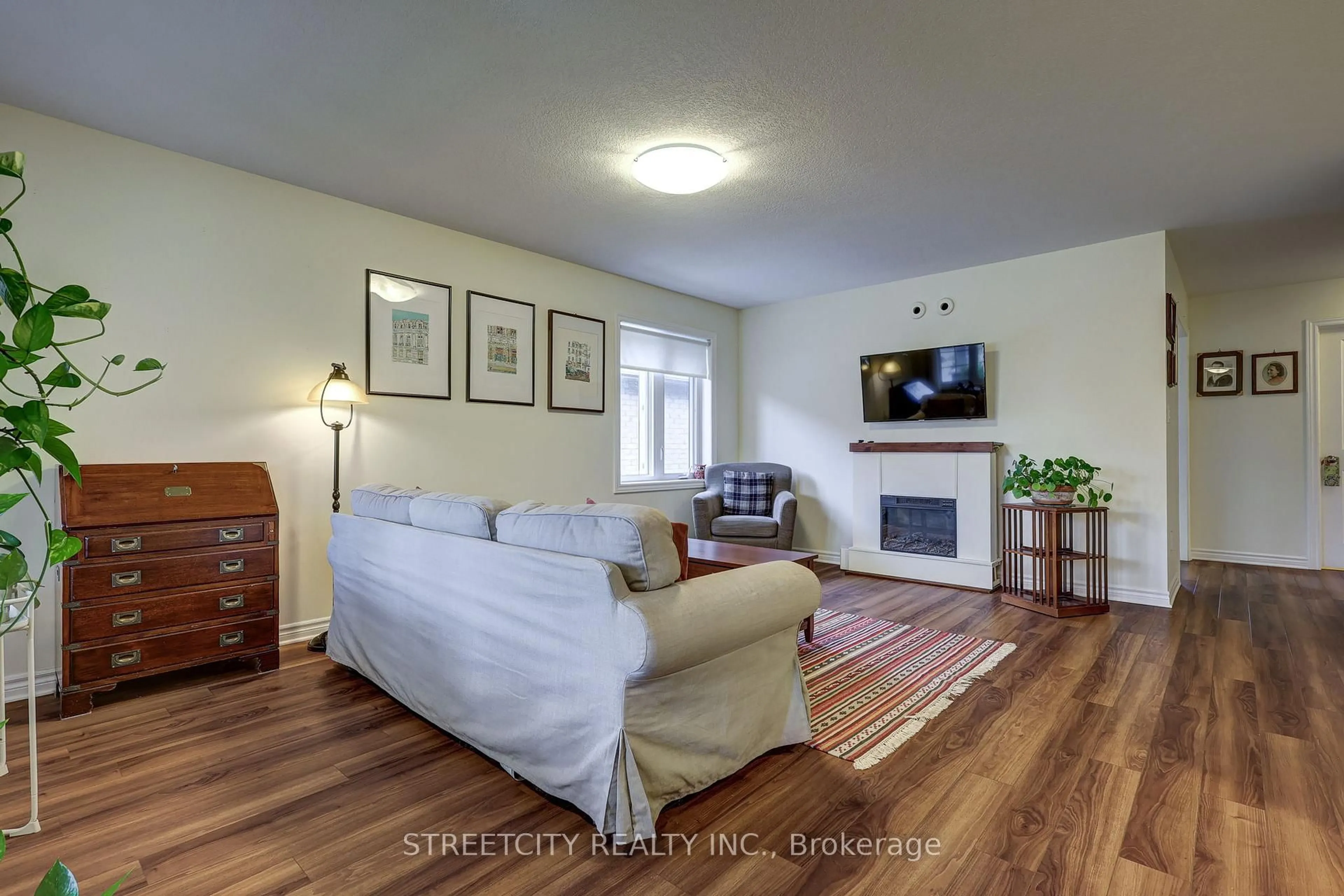 Living room with furniture, wood/laminate floor for 31 Acorn Tr, St. Thomas Ontario N5R 0H5