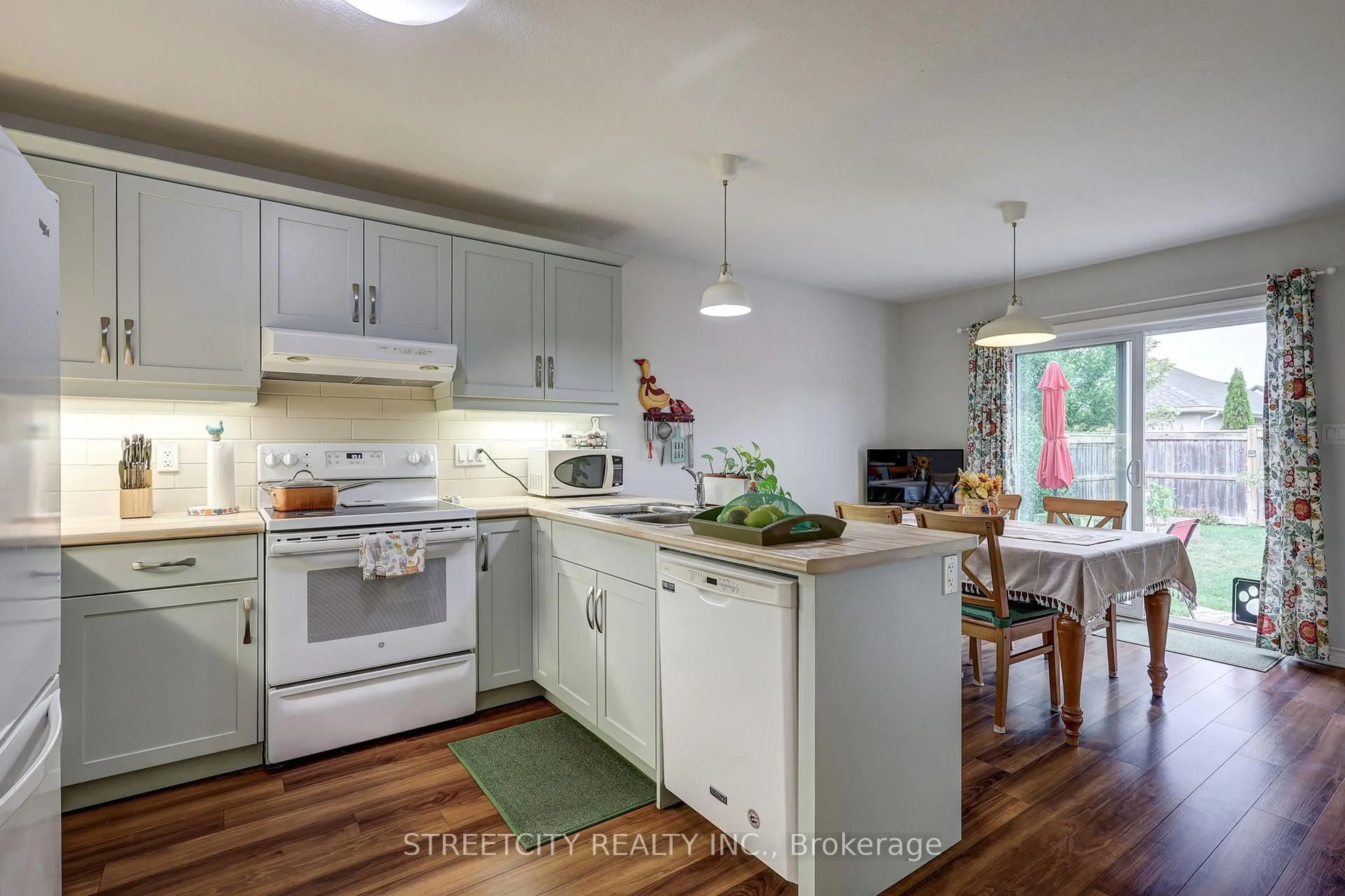 Open concept kitchen, unknown for 31 Acorn Tr, St. Thomas Ontario N5R 0H5