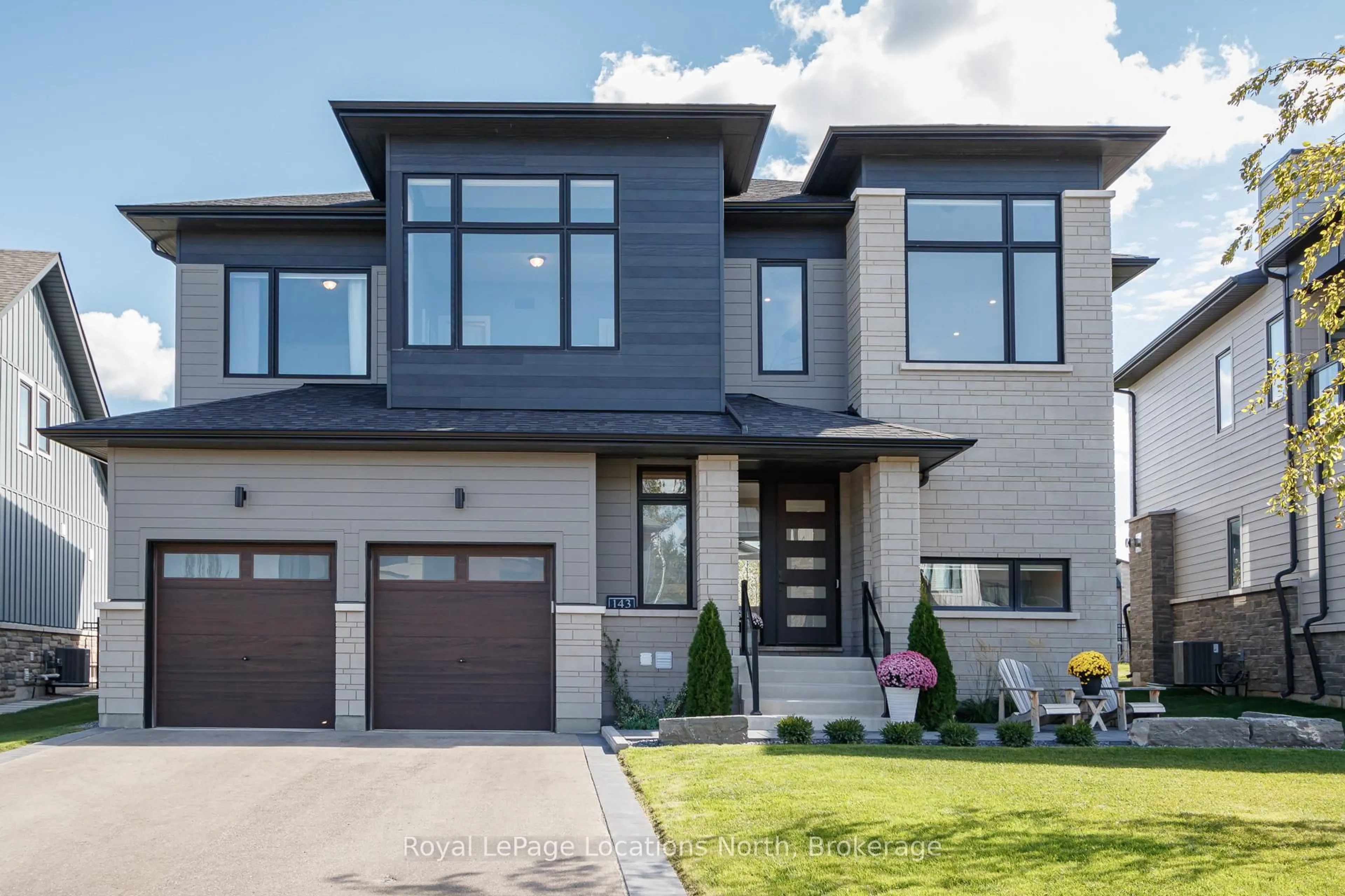 Home with brick exterior material, street for 143 Springside Cres, Blue Mountains Ontario L9Y 5J6
