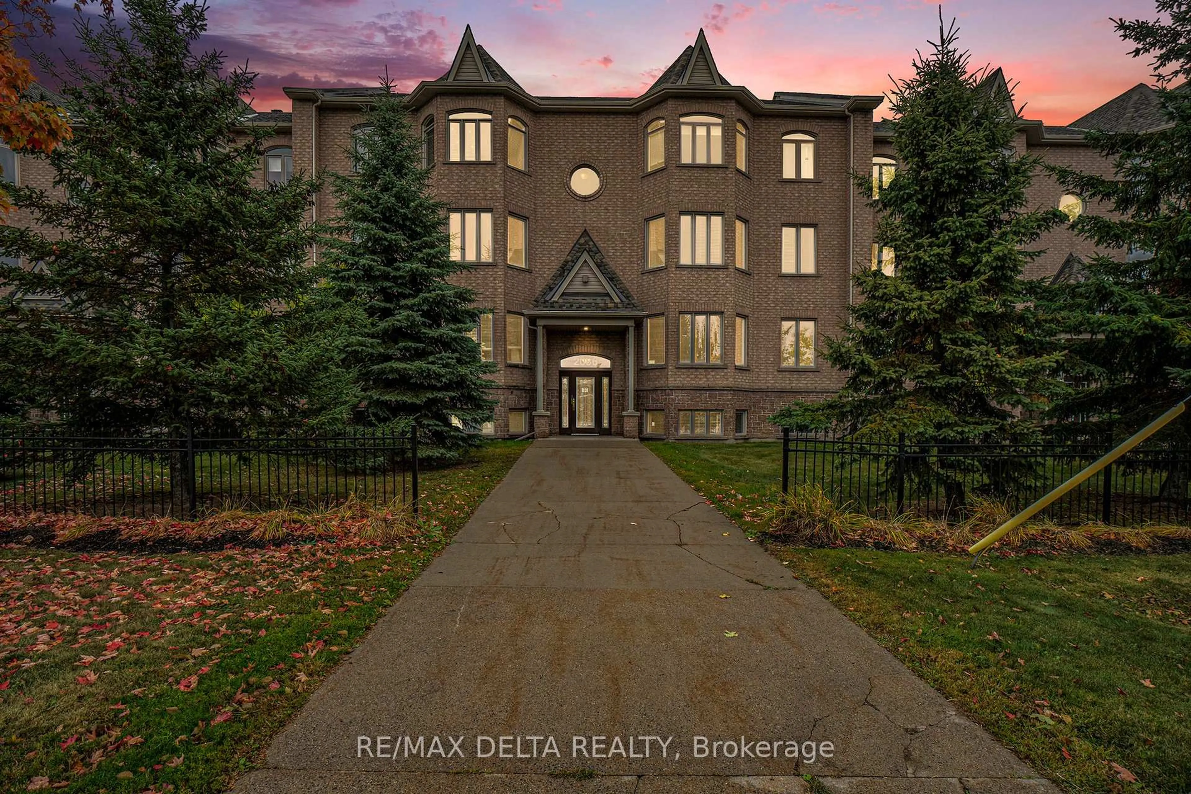 A pic from outside/outdoor area/front of a property/back of a property/a pic from drone, building for 2086 Valin St #6, Orleans Ontario K4A 0C1