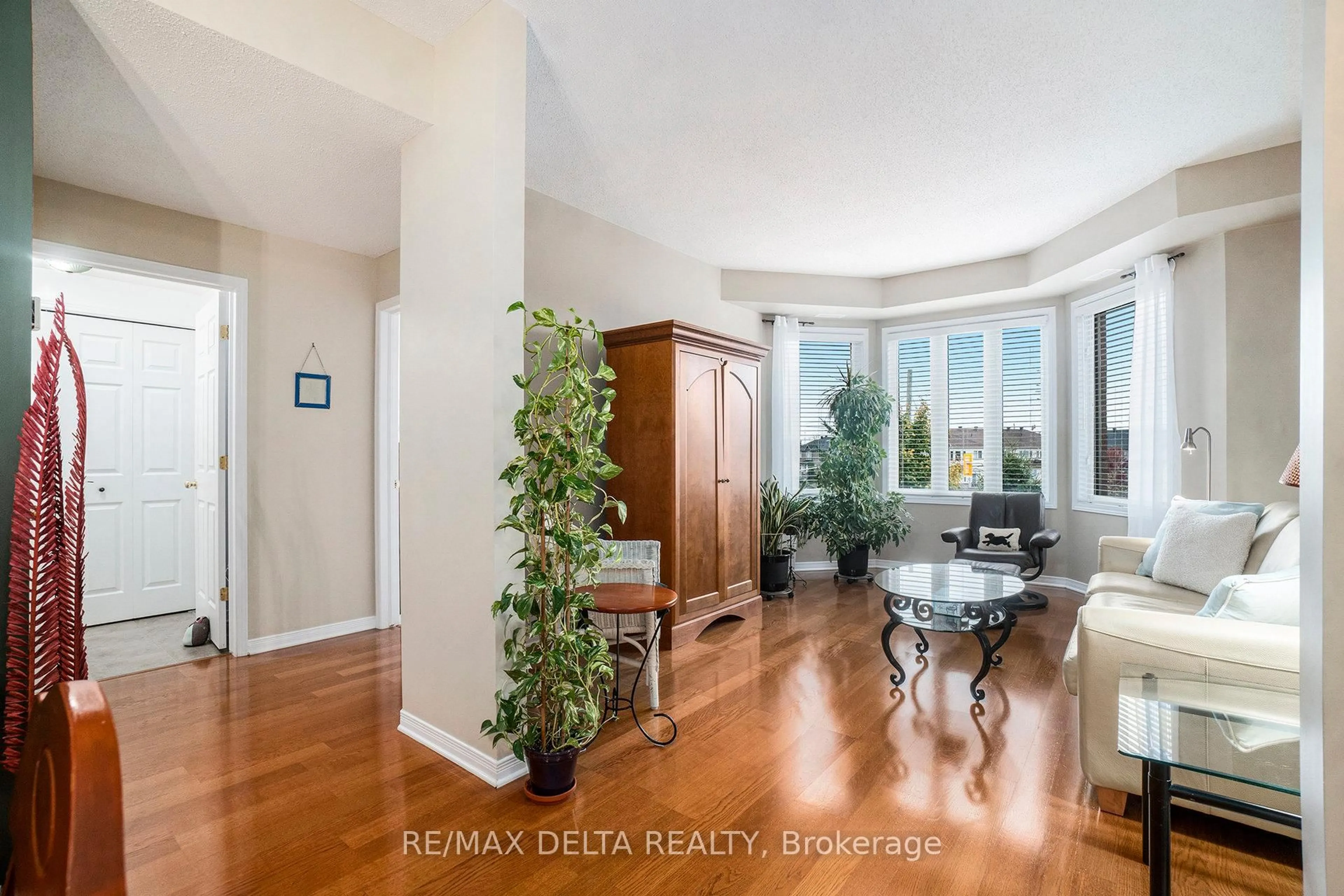Indoor entryway for 2086 Valin St #6, Orleans Ontario K4A 0C1