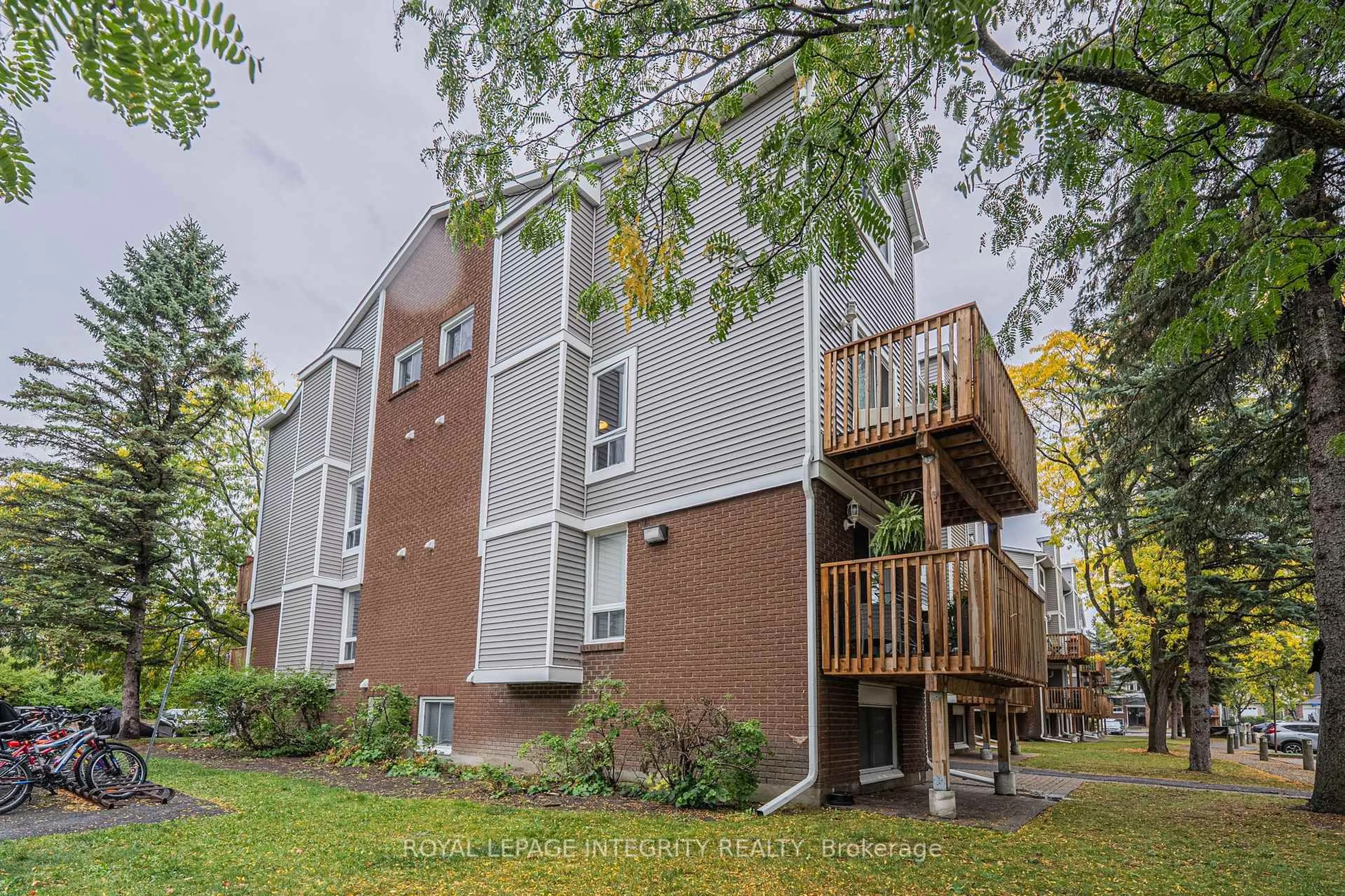Patio, street for 400 FENERTY Crt #5, Kanata Ontario K2L 3A9
