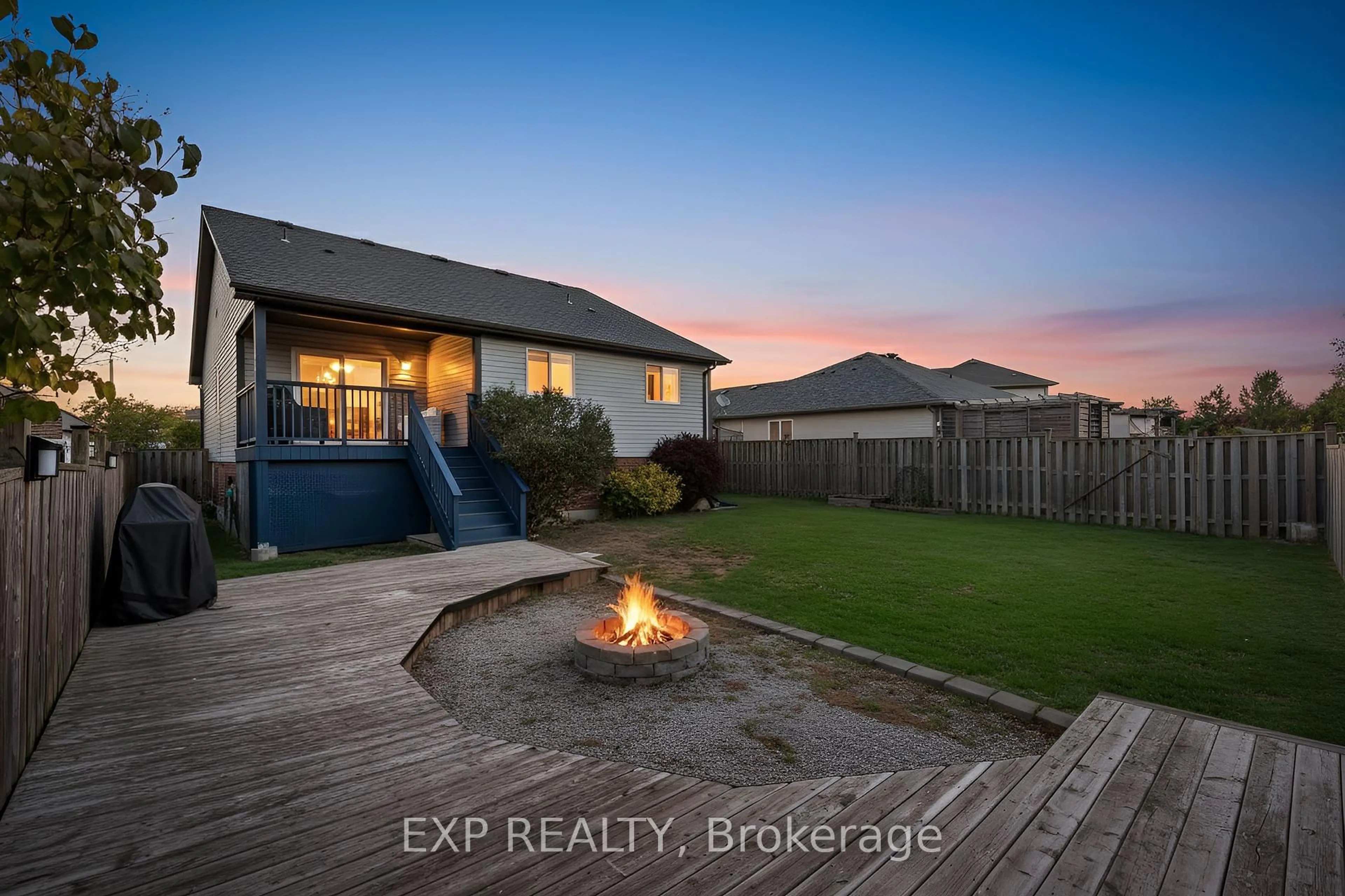 A pic from outside/outdoor area/front of a property/back of a property/a pic from drone, water/lake/river/ocean view for 8 Lindan St, West Lincoln Ontario L0R 2A0
