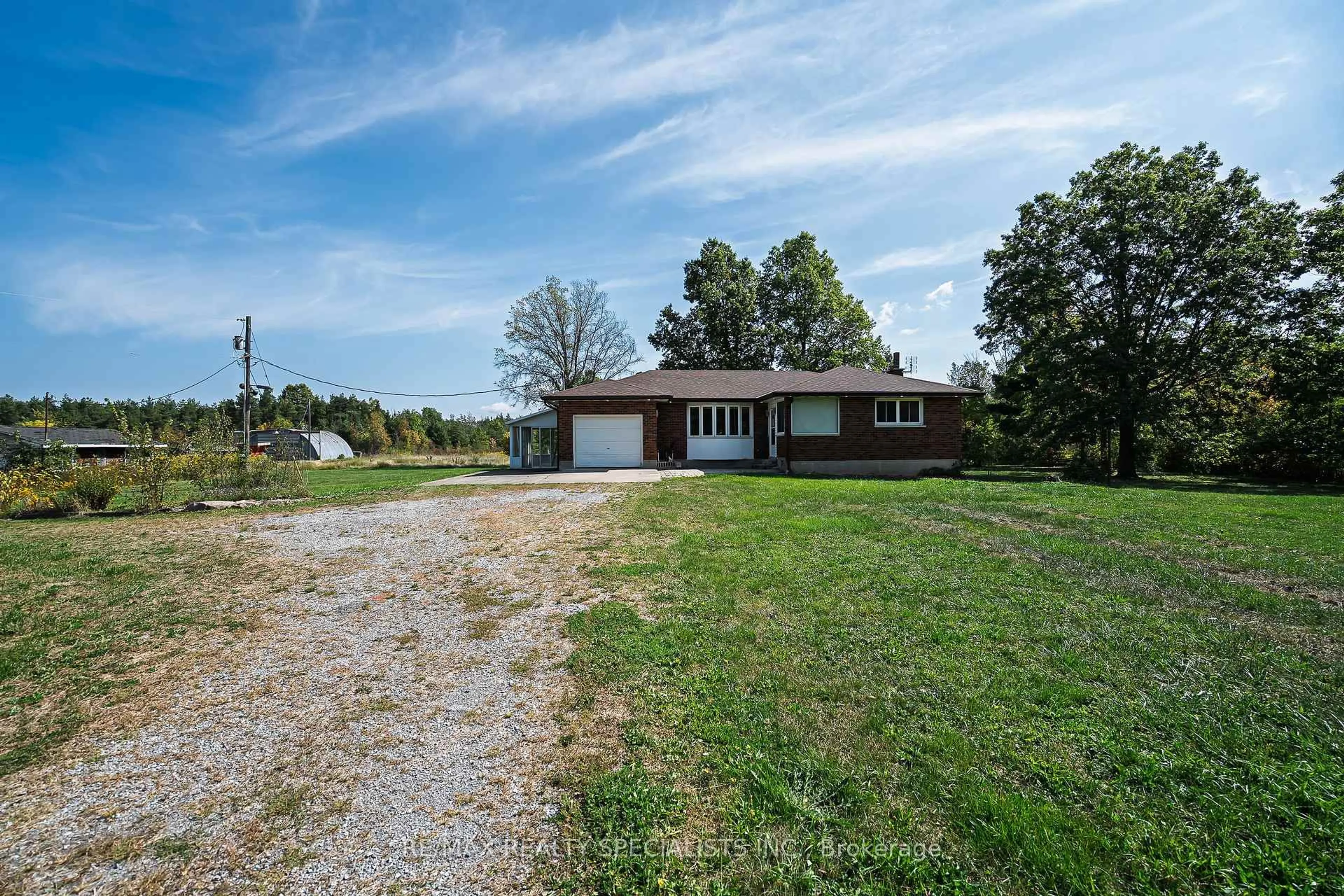 A pic from outside/outdoor area/front of a property/back of a property/a pic from drone, unknown for 11134 Willodell Rd, Niagara Falls Ontario L3B 5N4