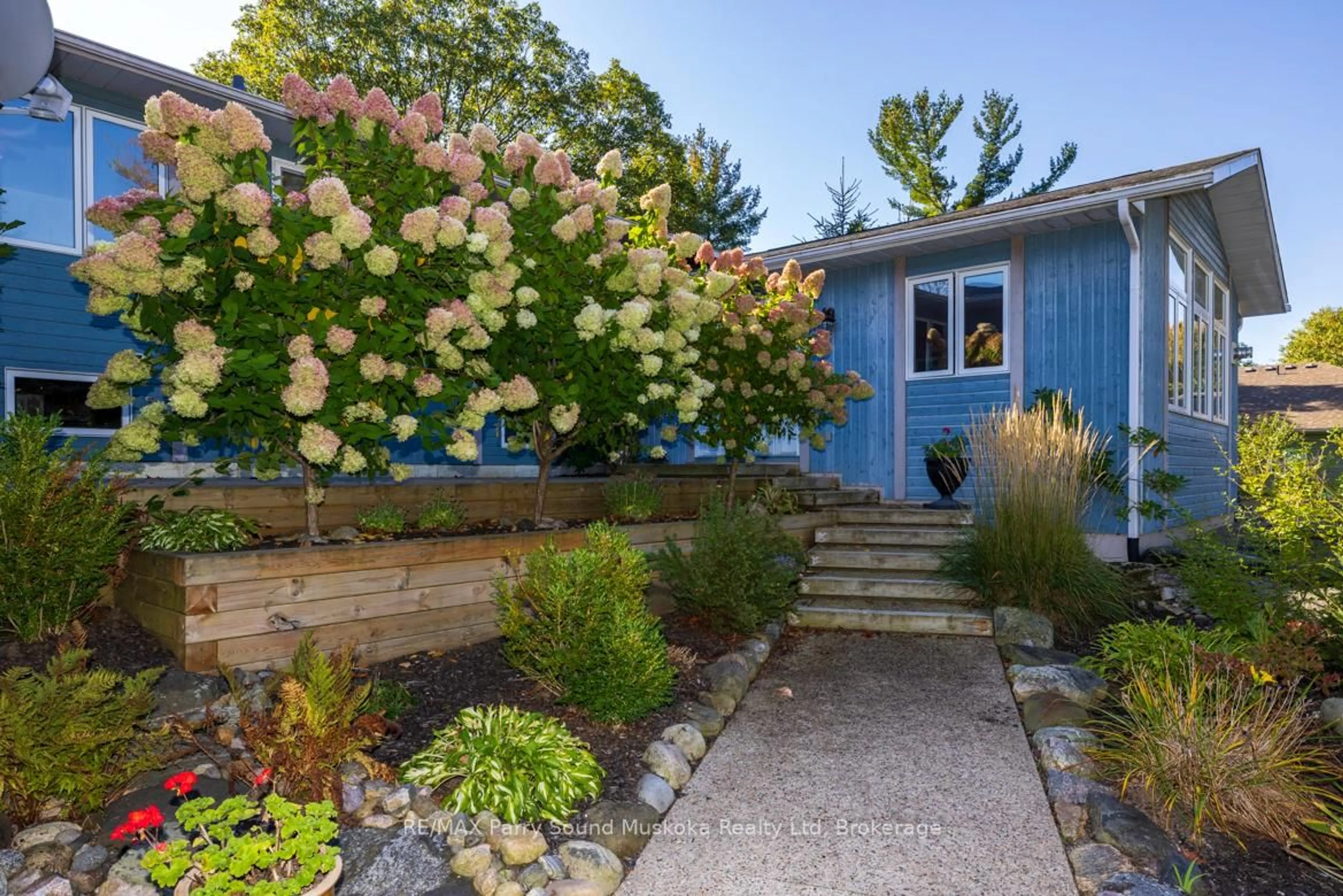 Patio, street for 9 Addie St, Parry Sound Ontario P2A 2J9