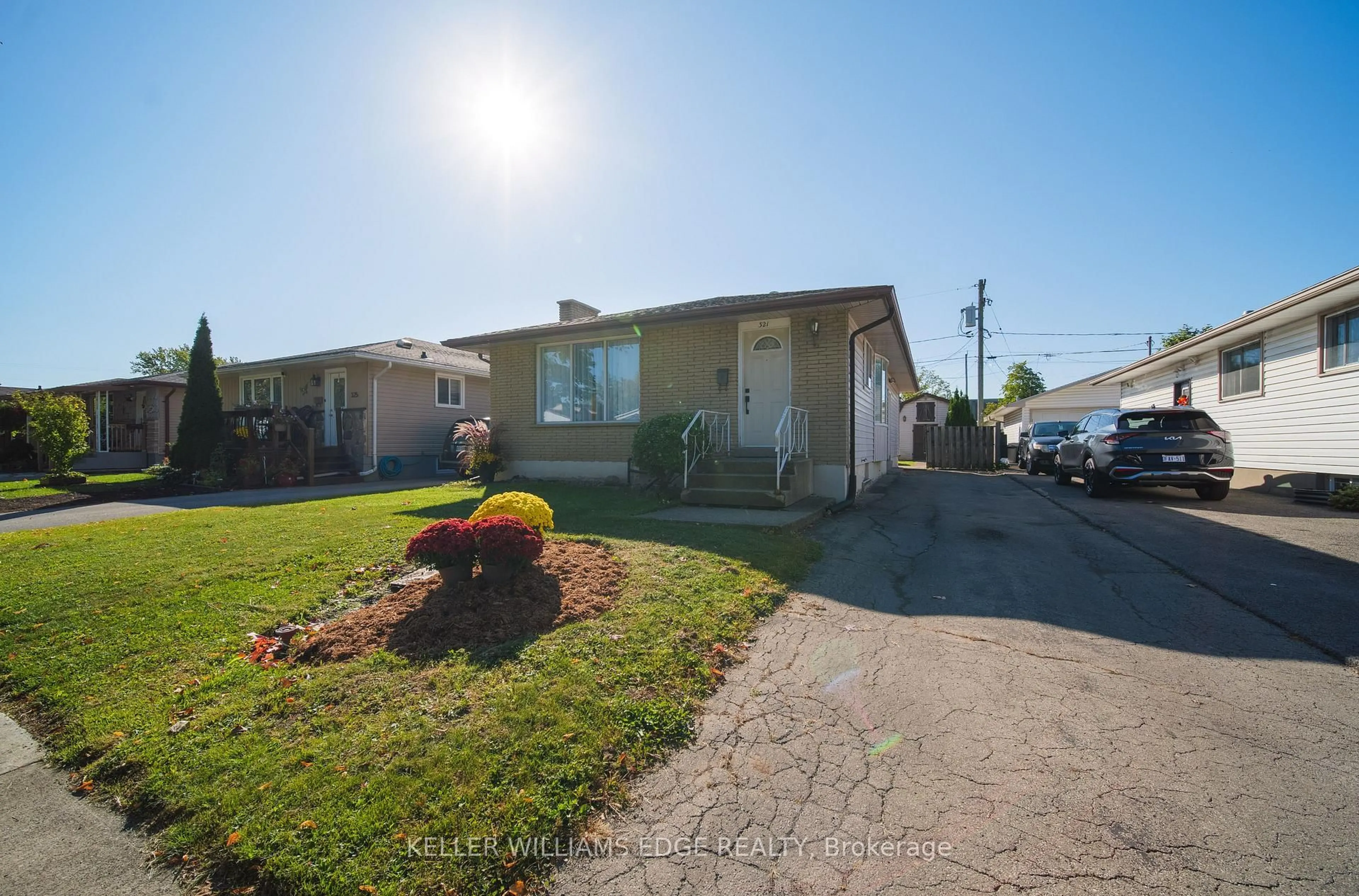 A pic from outside/outdoor area/front of a property/back of a property/a pic from drone, street for 321 Gatfield Ave, Welland Ontario L3B 5A9