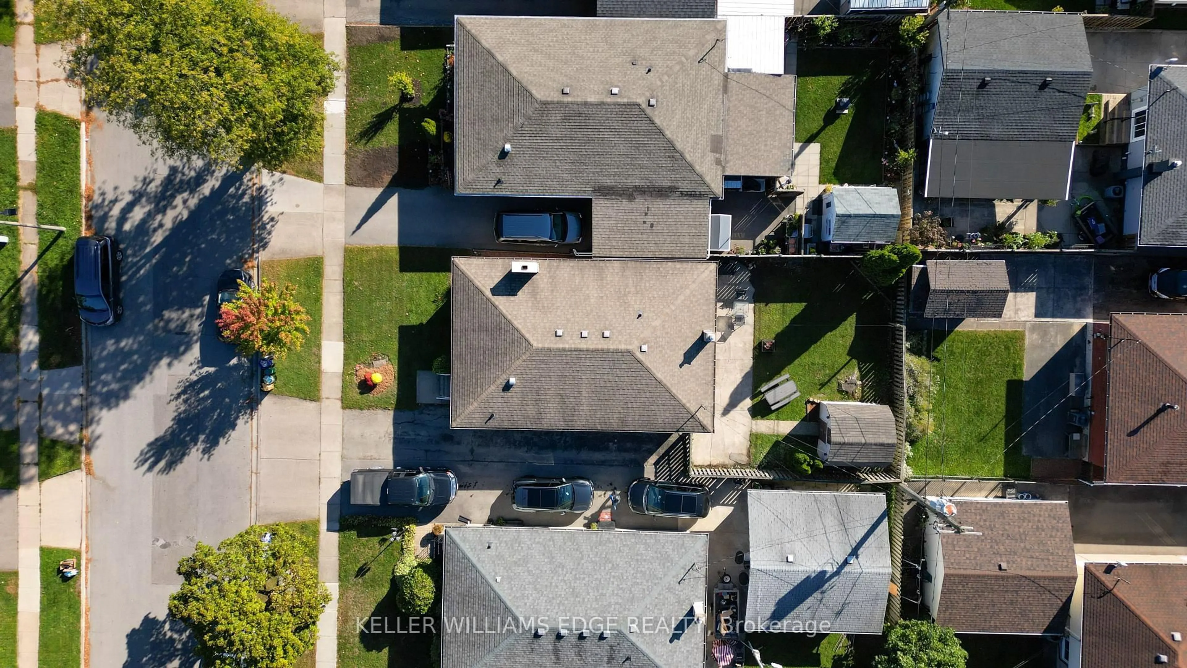 A pic from outside/outdoor area/front of a property/back of a property/a pic from drone, street for 321 Gatfield Ave, Welland Ontario L3B 5A9