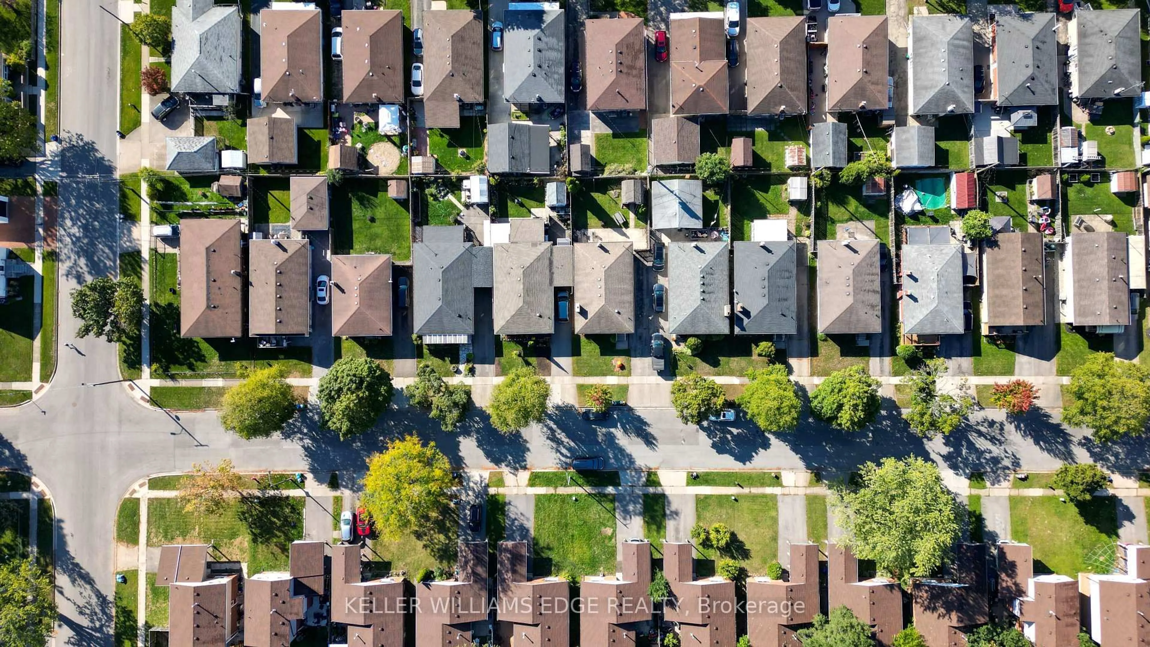 A pic from outside/outdoor area/front of a property/back of a property/a pic from drone, street for 321 Gatfield Ave, Welland Ontario L3B 5A9