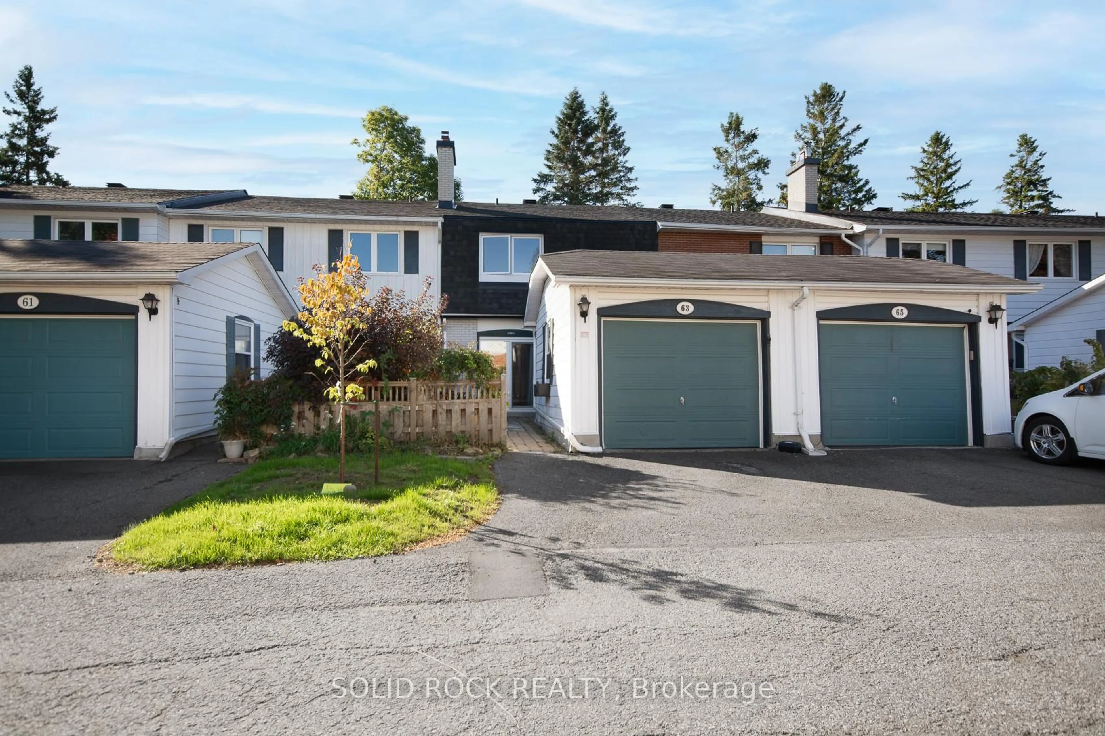 A pic from outside/outdoor area/front of a property/back of a property/a pic from drone, street for 63 Ramsgate Private #3, Ottawa Ontario K1V 8M4