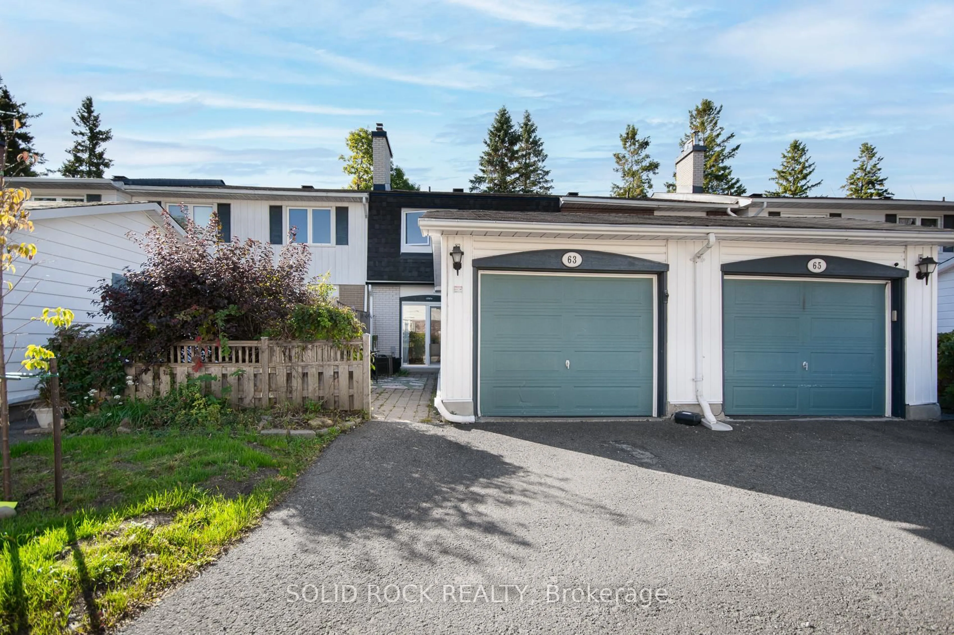 A pic from outside/outdoor area/front of a property/back of a property/a pic from drone, street for 63 Ramsgate Private #3, Ottawa Ontario K1V 8M4