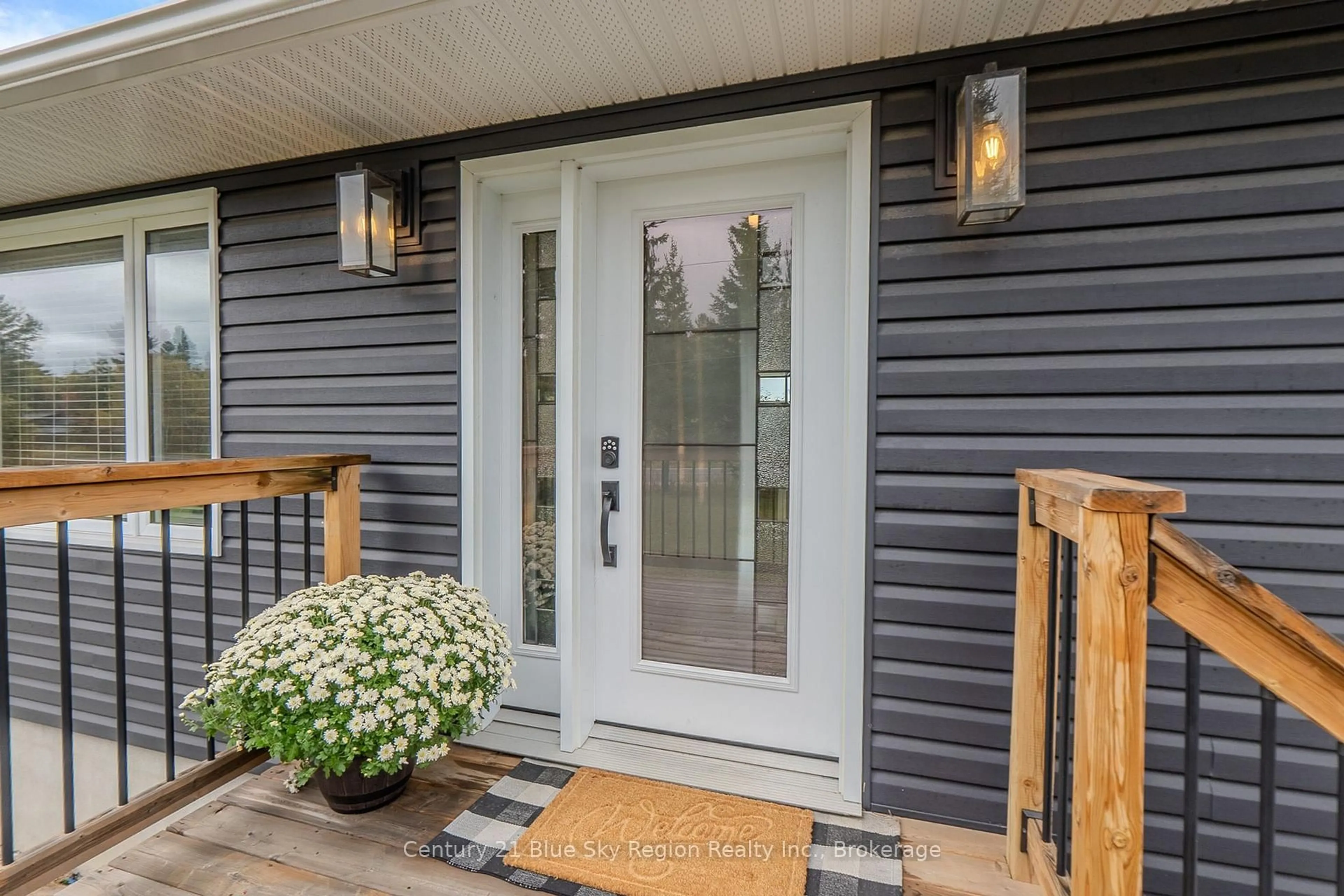 Indoor entryway for 1118 Highway 94, East Ferris Ontario P0H 1K0