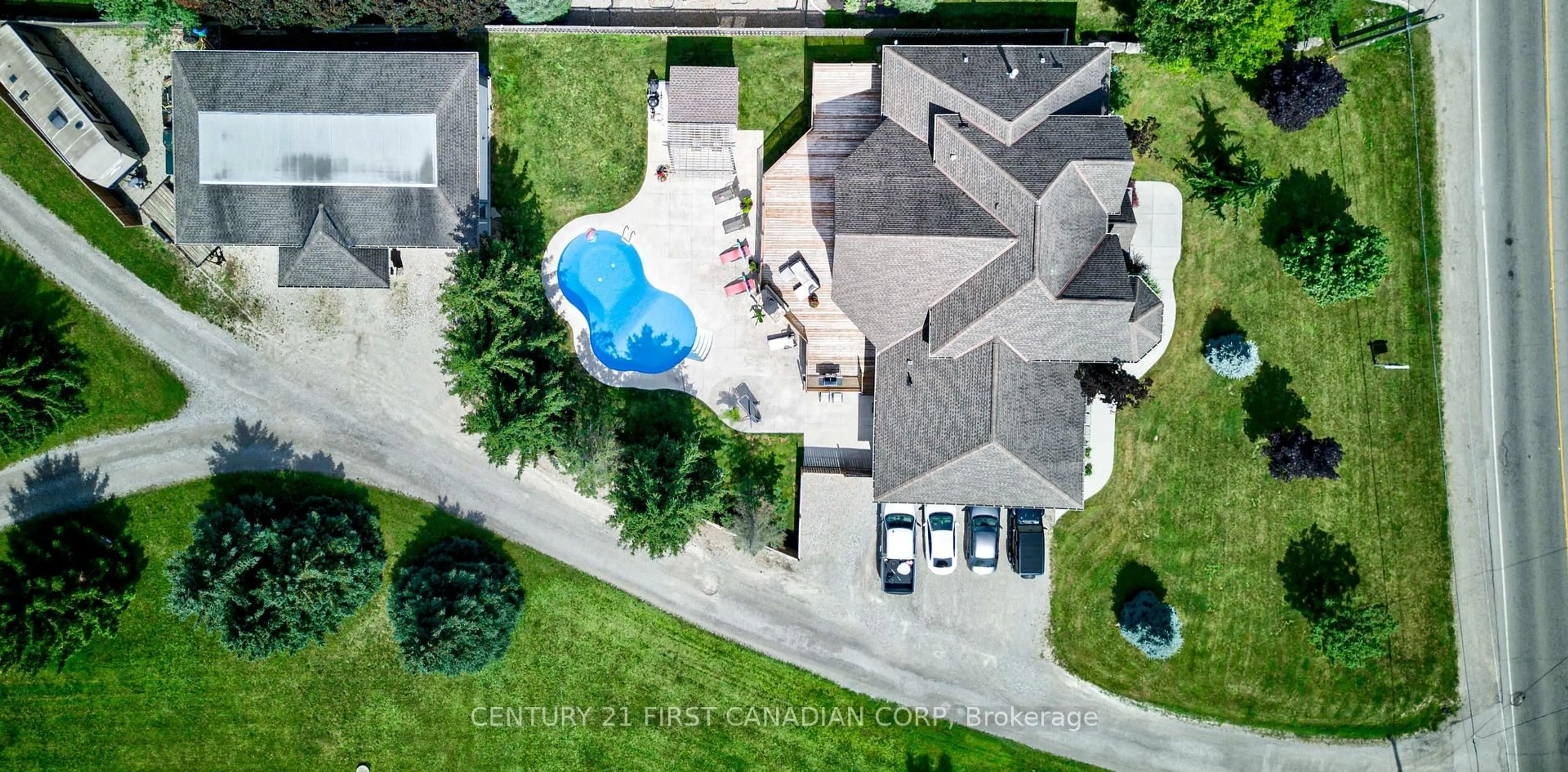 A pic from outside/outdoor area/front of a property/back of a property/a pic from drone, street for 1659 Hamilton Rd, London South Ontario N6M 1G5
