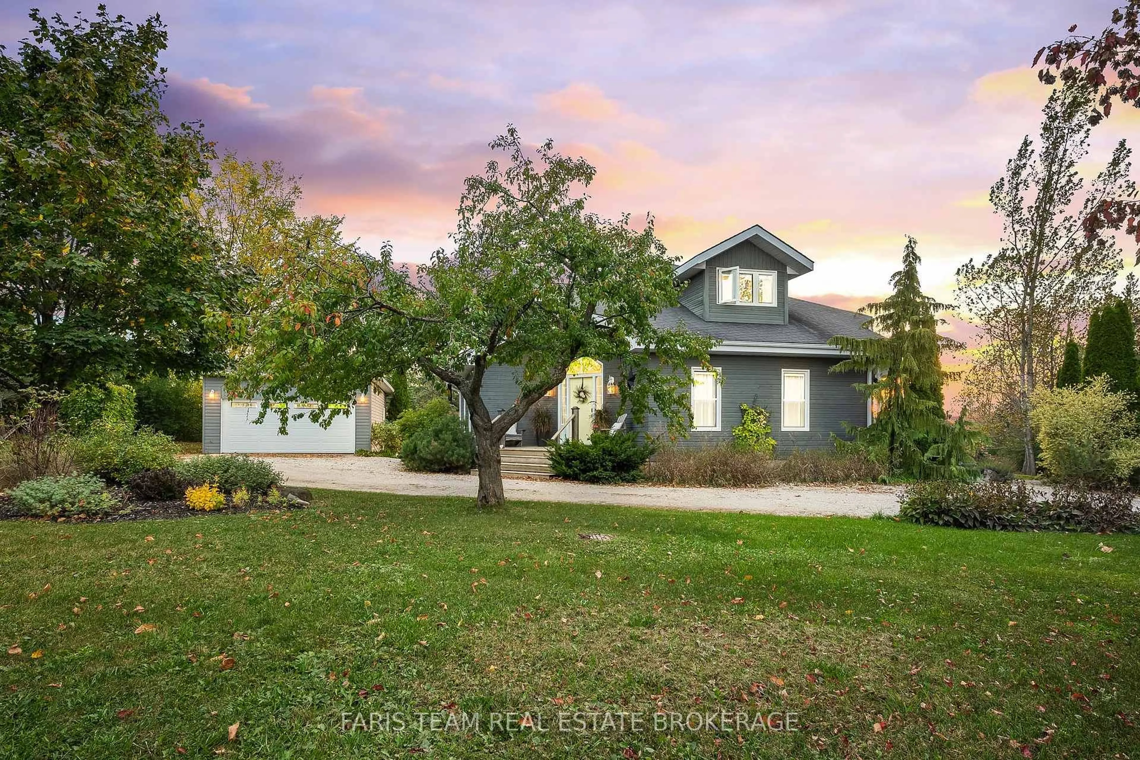 A pic from outside/outdoor area/front of a property/back of a property/a pic from drone, street for 174 Robertson Ave, Meaford Ontario N4L 1W7