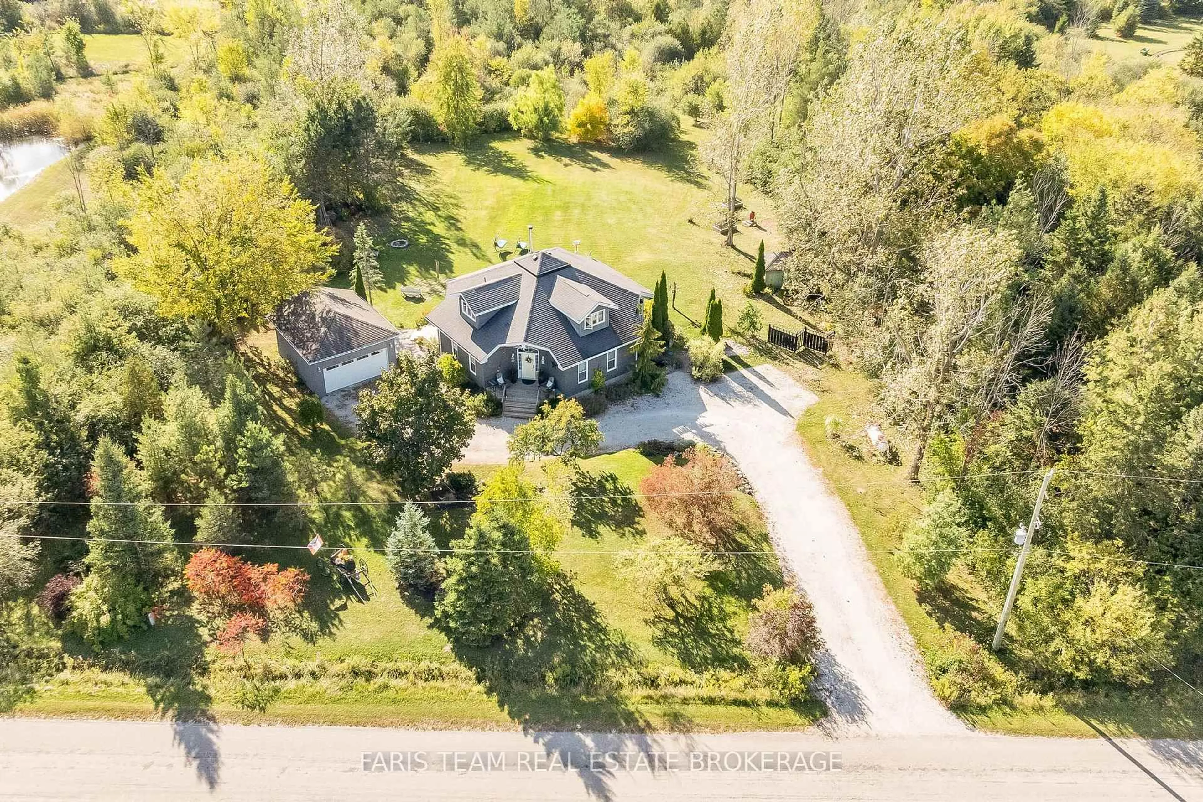 A pic from outside/outdoor area/front of a property/back of a property/a pic from drone, unknown for 174 Robertson Ave, Meaford Ontario N4L 1W7