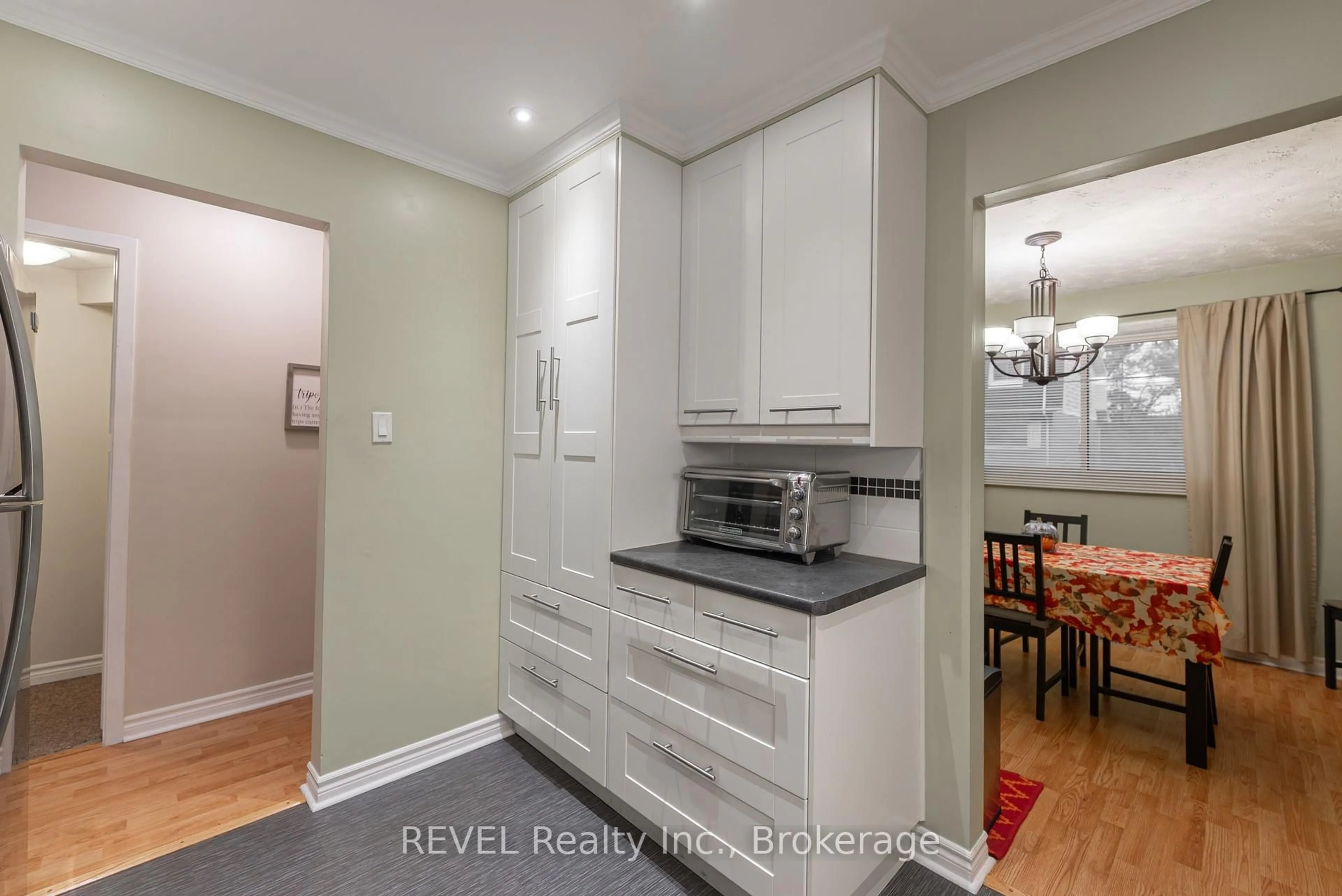 Open concept kitchen, wood/laminate floor for 185 Denistoun St #113, Welland Ontario L3C 6J6