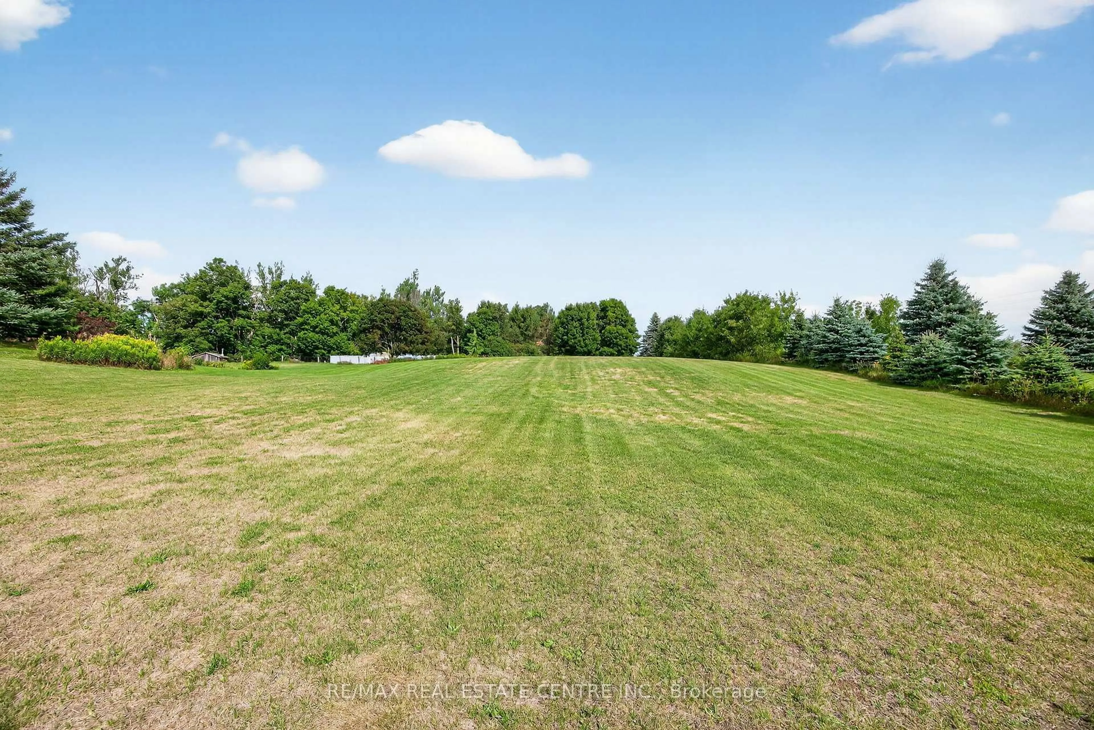 A pic from outside/outdoor area/front of a property/back of a property/a pic from drone, unknown for 37 Woodland Dr, East Garafraxa Ontario L9W 6B7