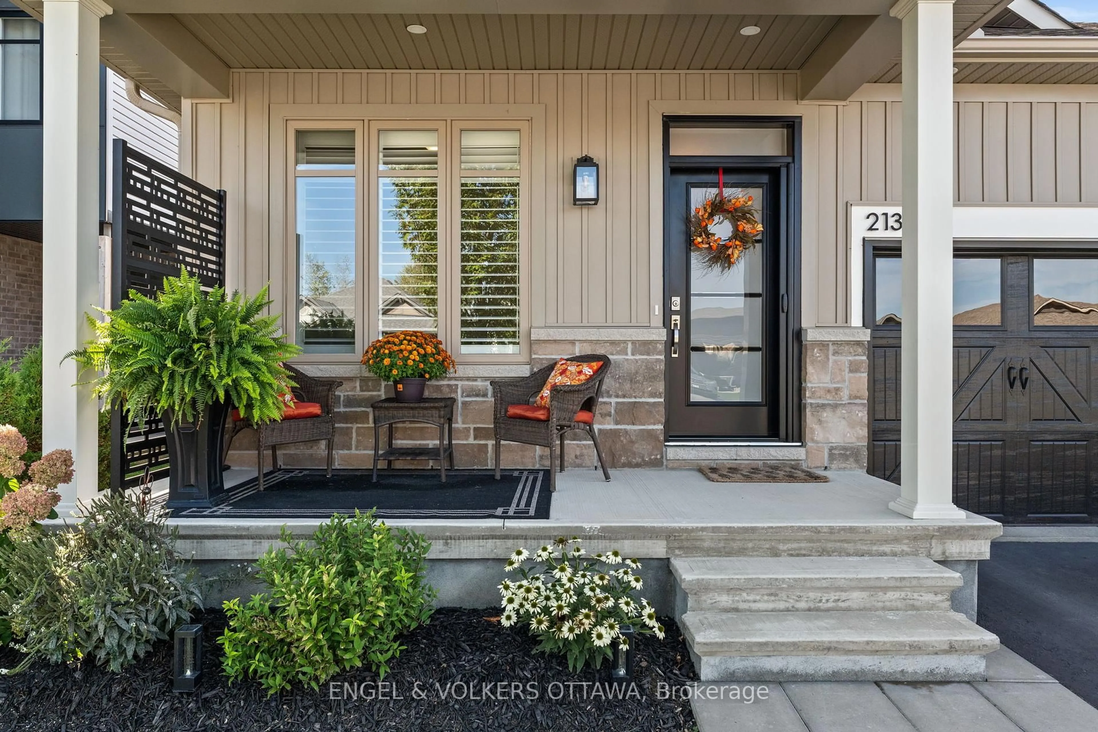 Indoor entryway for 213 Blackhorse Dr, North Grenville Ontario K0G 1J0