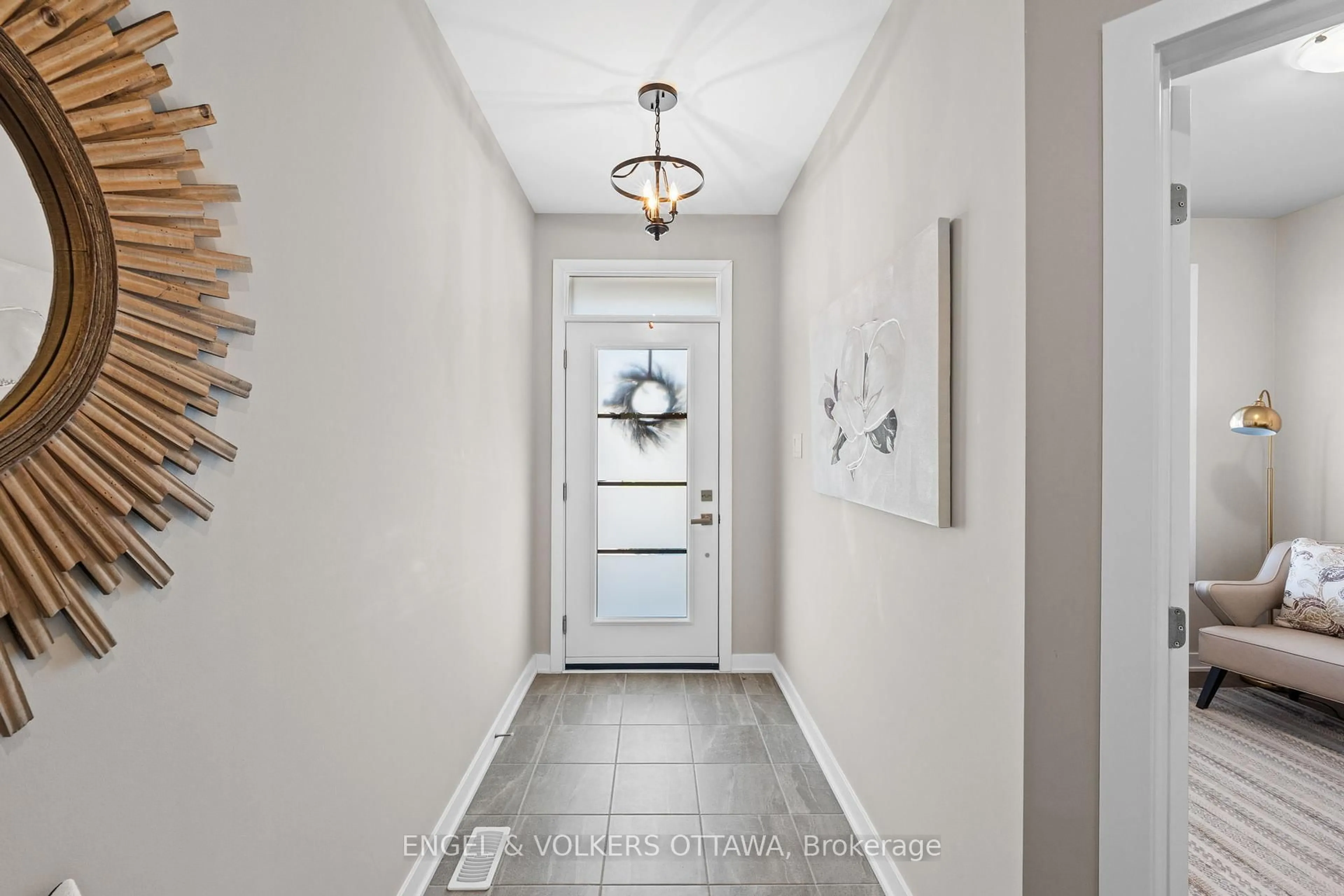Indoor entryway for 213 Blackhorse Dr, North Grenville Ontario K0G 1J0