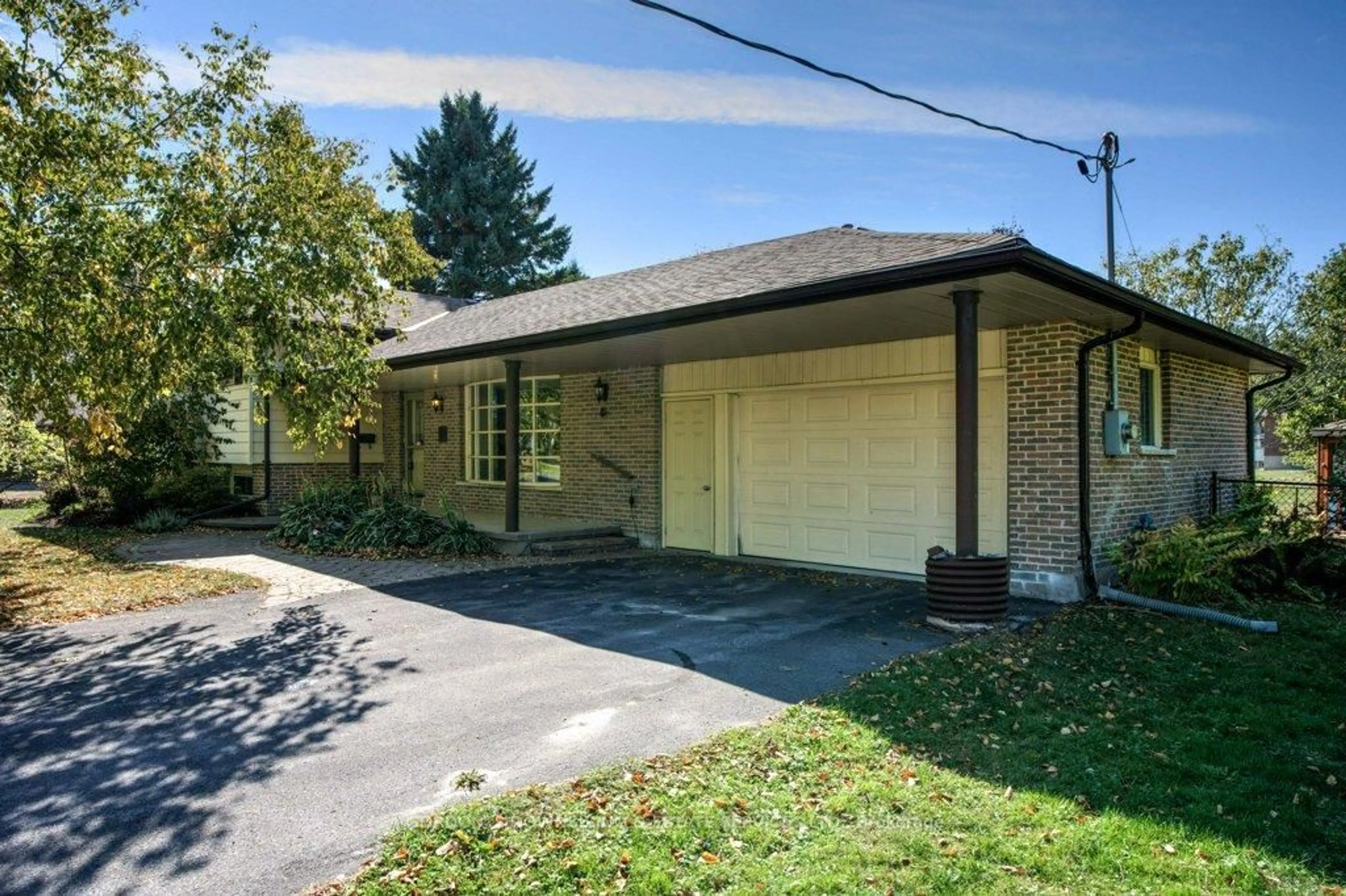Unknown for 261 Colonial Rd, Quinte West Ontario K8R 1C3