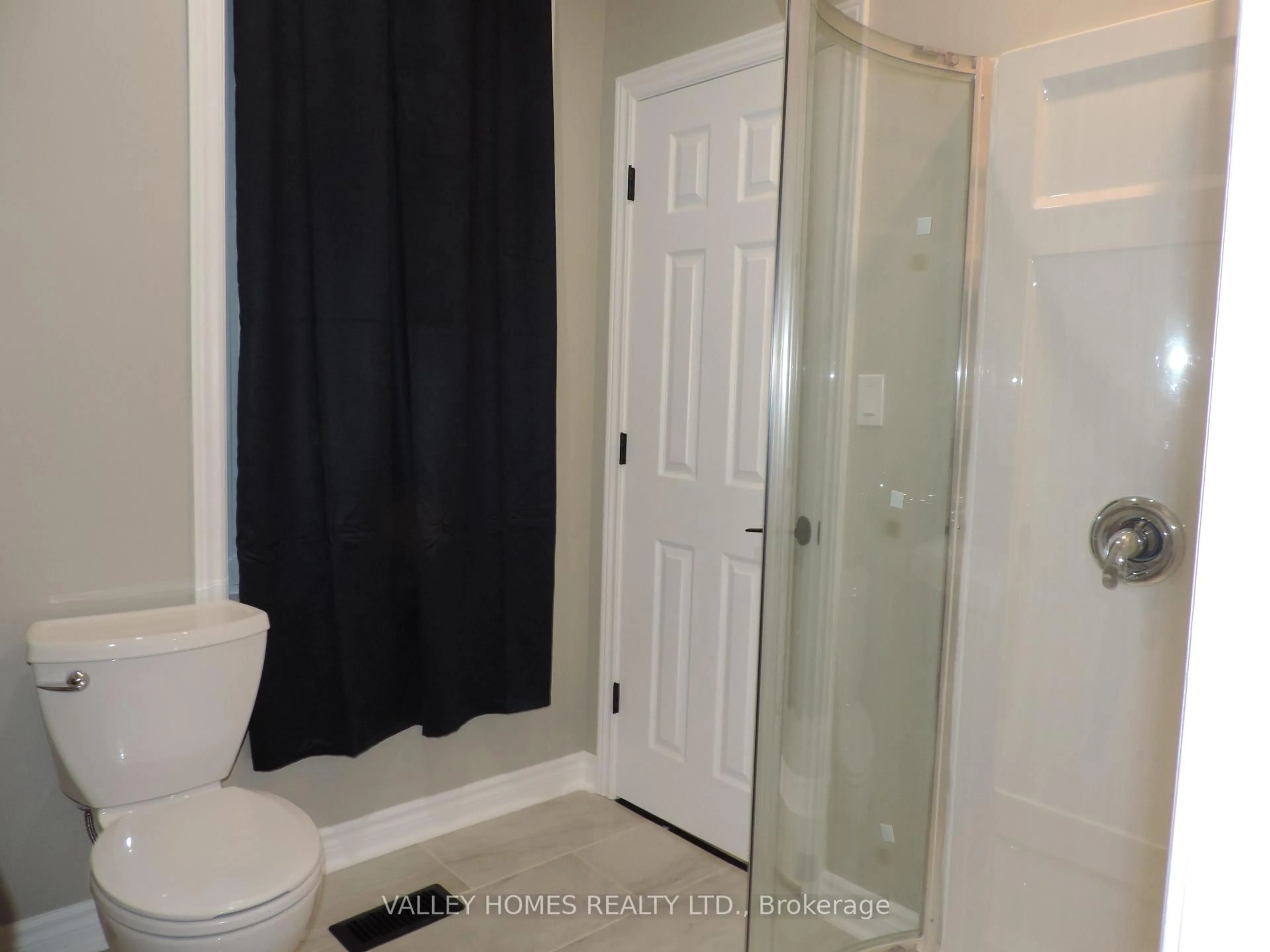 Standard bathroom, ceramic/tile floor for 172 FRANKTOWN Rd, Carleton Place Ontario K7C 2N7