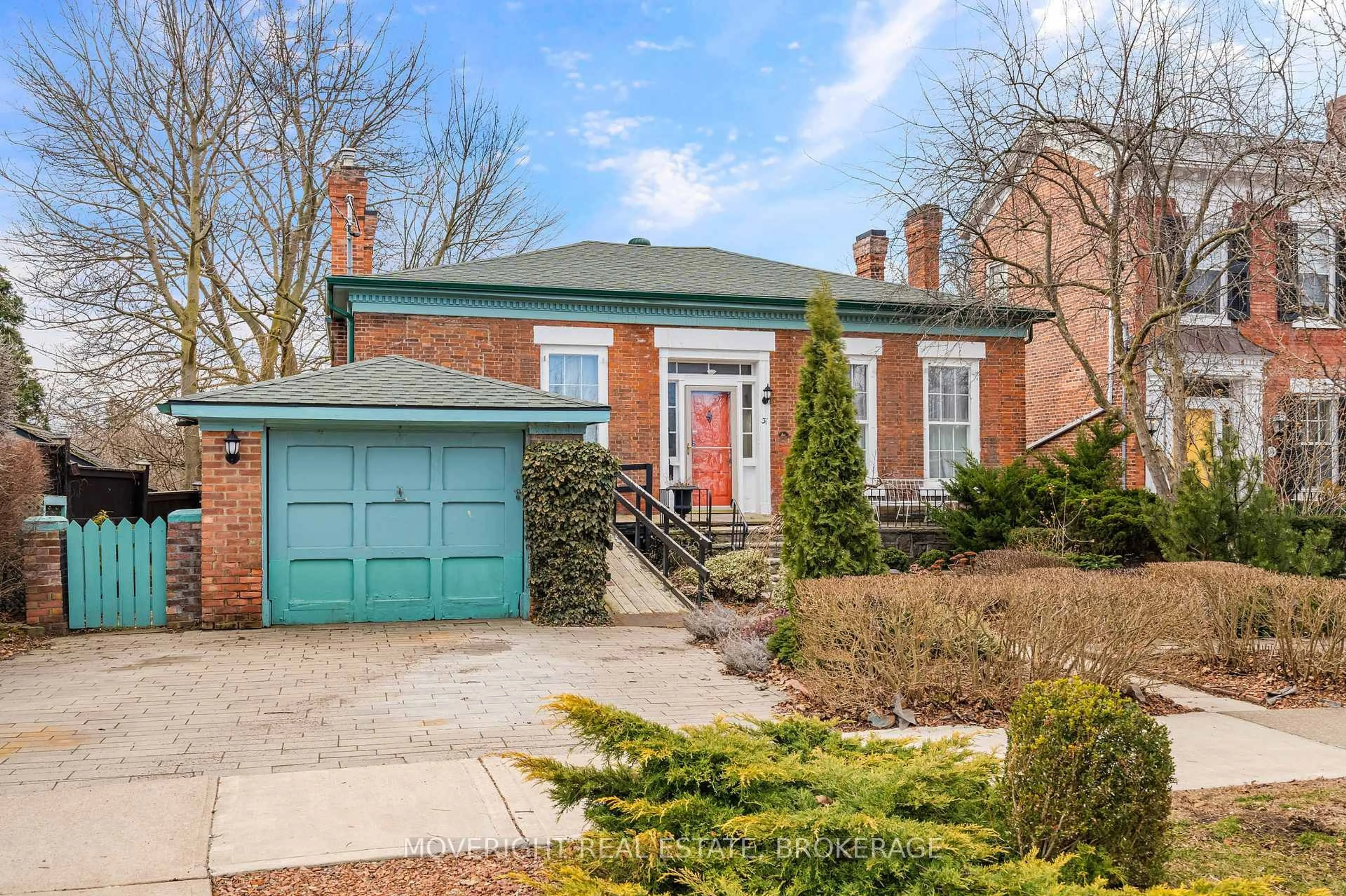 Home with brick exterior material, street for 31 Yates St, St. Catharines Ontario L2R 5R3