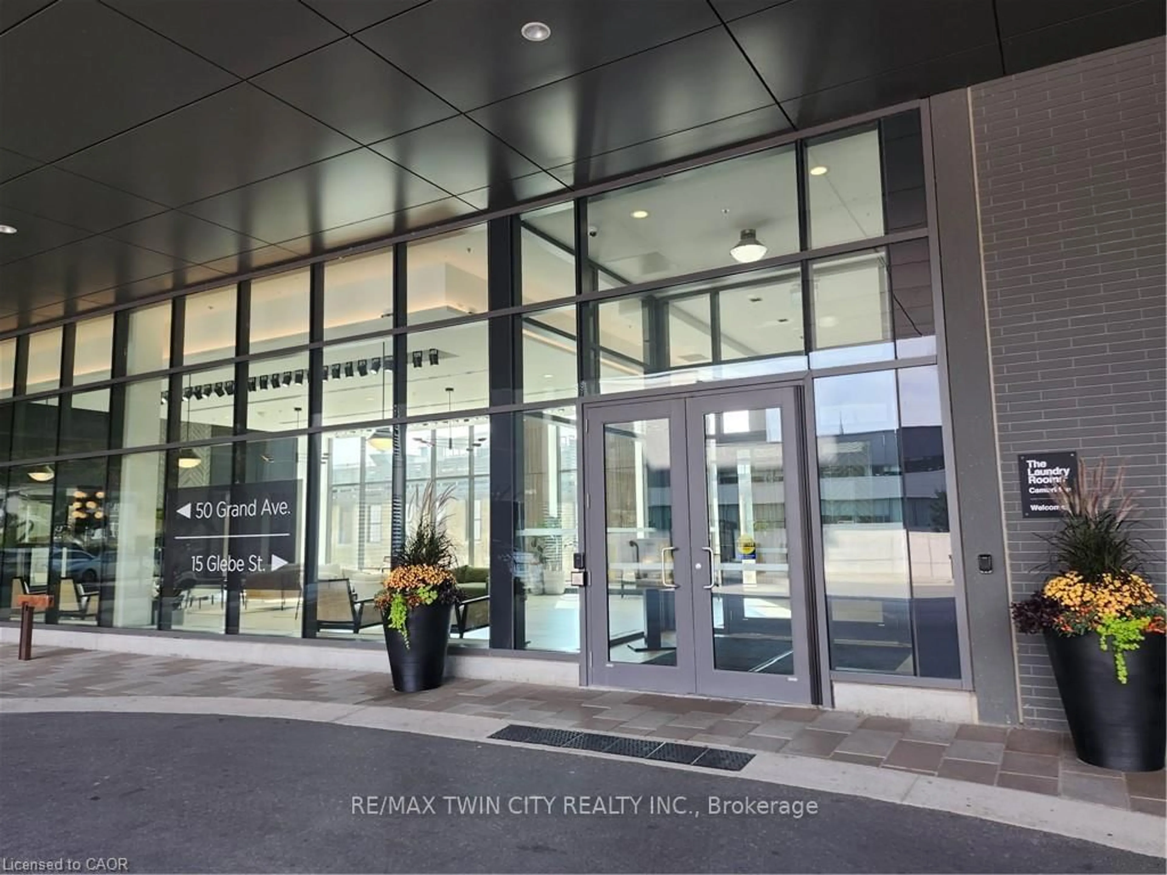 Indoor foyer for 15 Glebe St #1211, Cambridge Ontario N1S 0C3