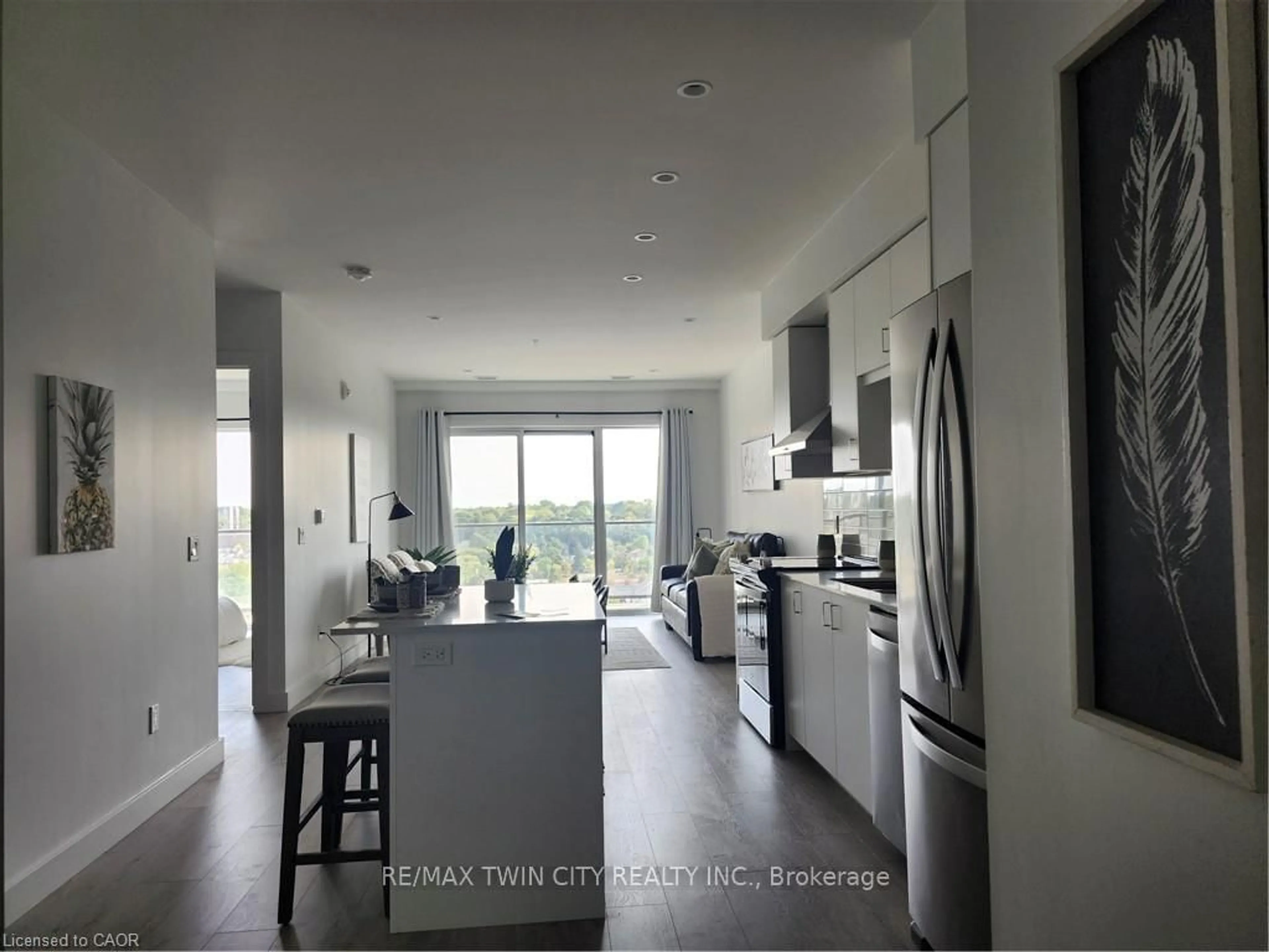 Open concept kitchen, ceramic/tile floor for 15 Glebe St #1211, Cambridge Ontario N1S 0C3