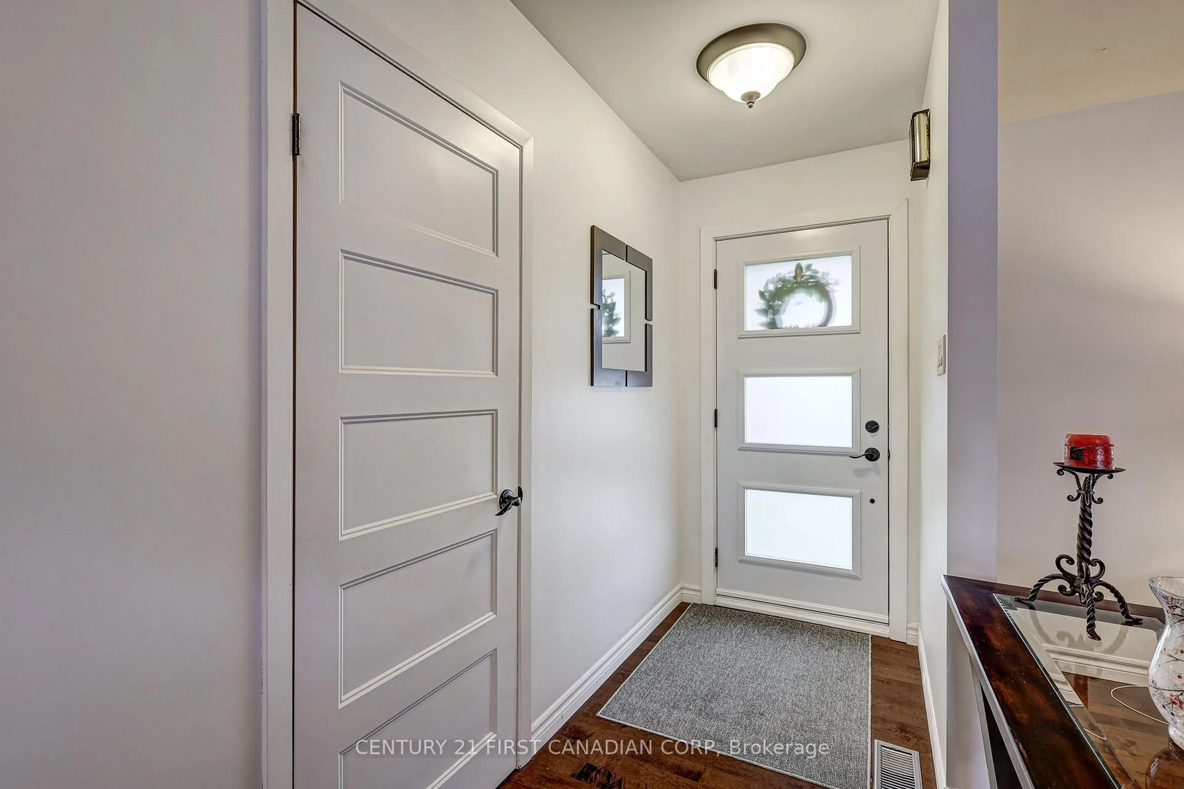 Indoor entryway for 116 Downing Cres, London South Ontario N6C 3C8