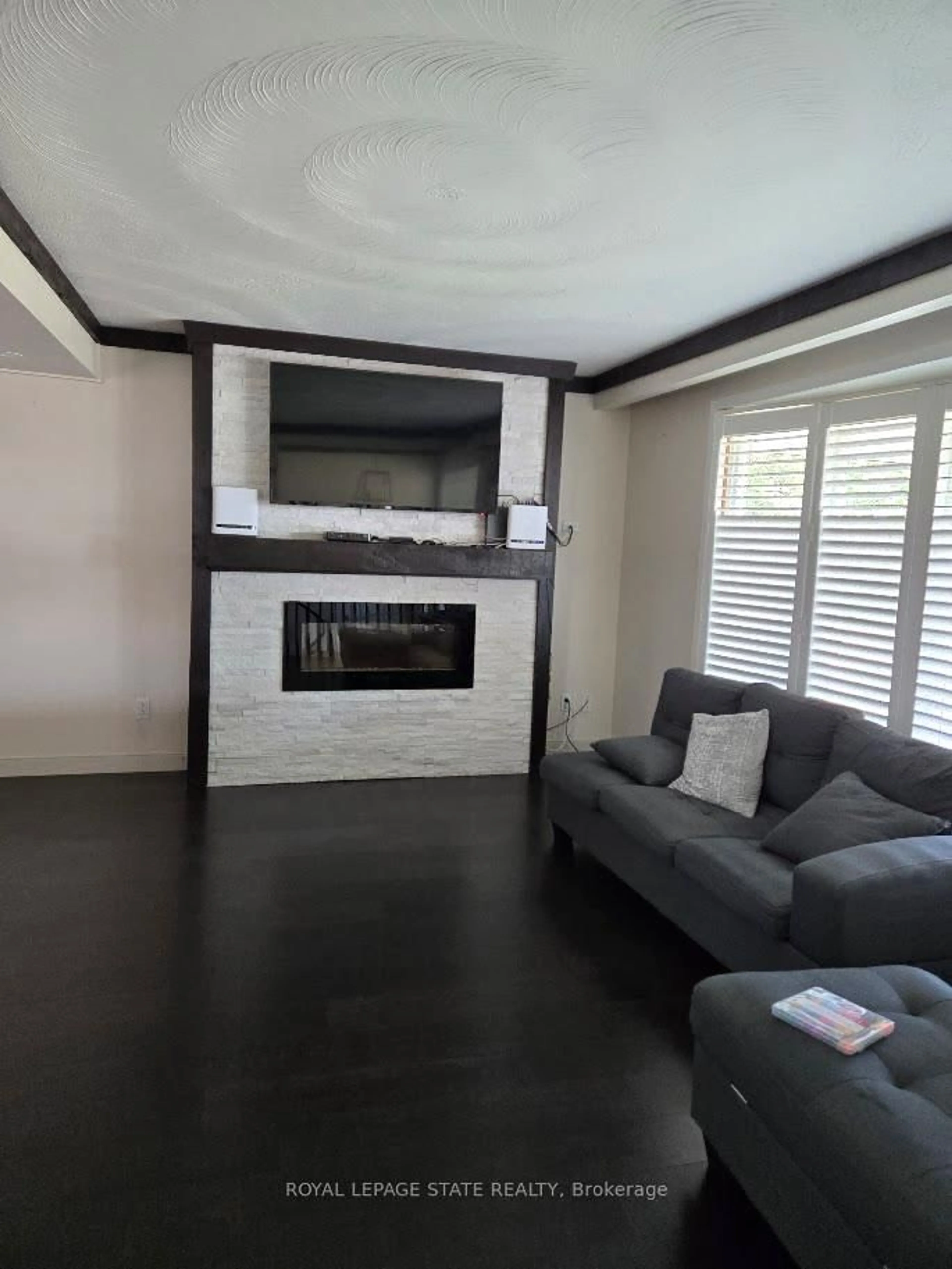 Living room with furniture, wood/laminate floor for 139 Nugent Dr, Hamilton Ontario L8H 2N3