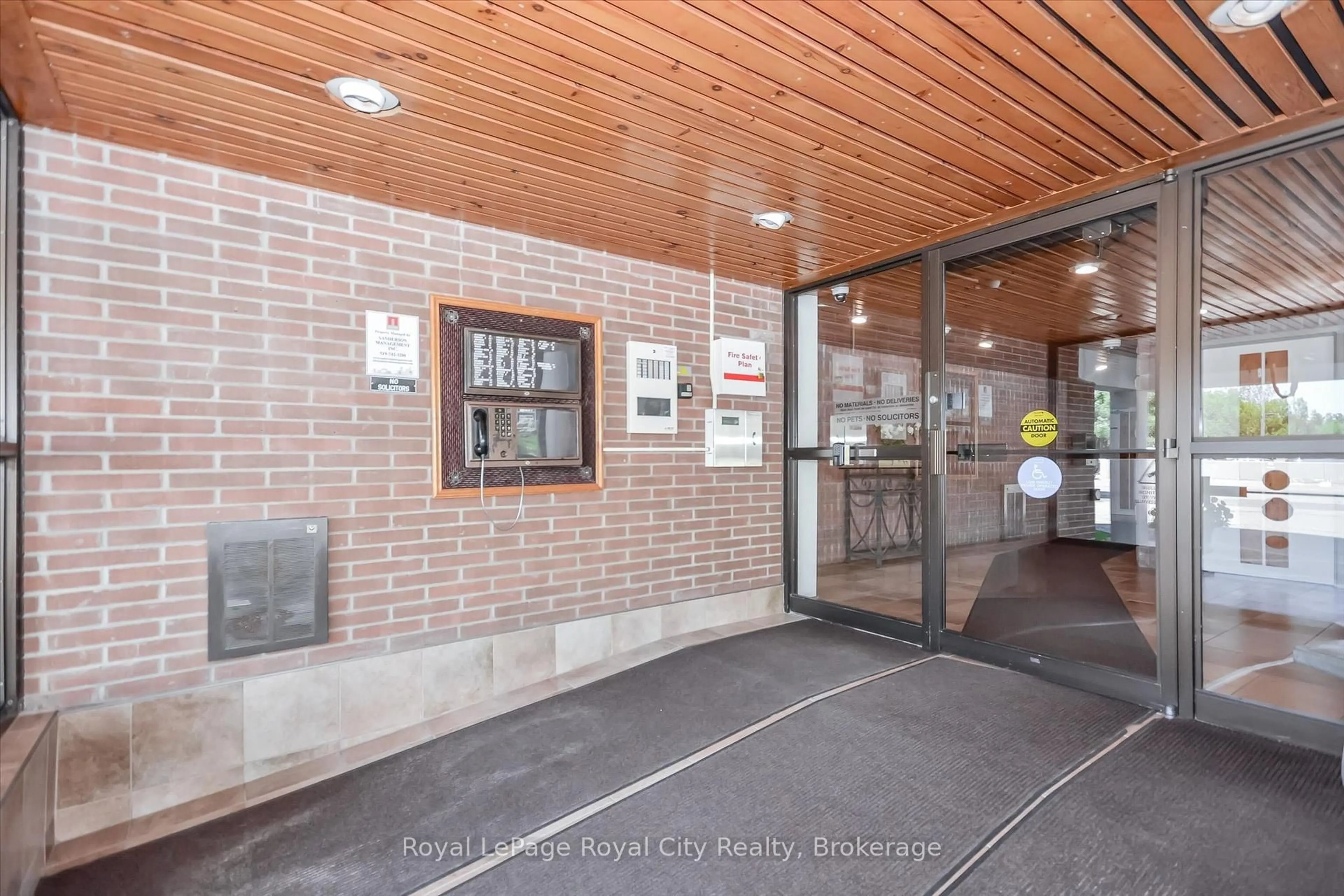 Indoor foyer for 22 Marilyn Dr #501, Guelph Ontario N1H 7T1