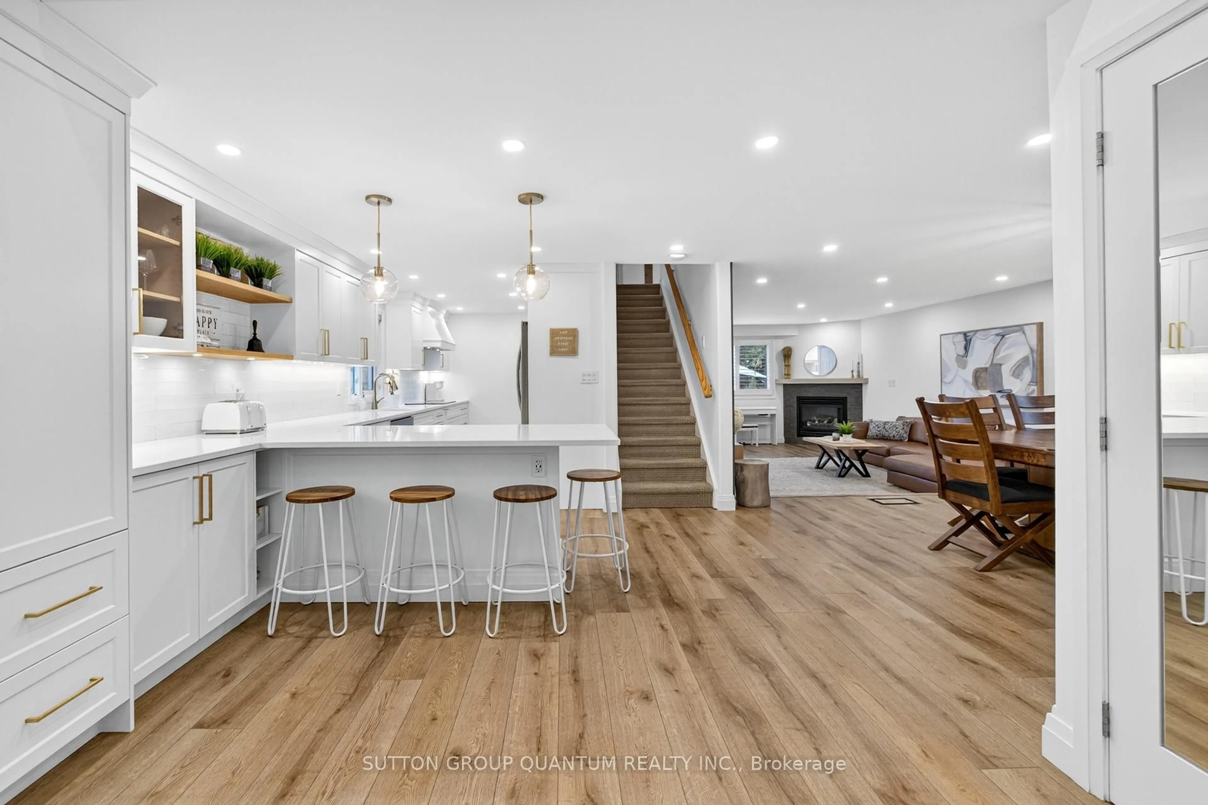 Open concept kitchen, unknown for 28 Endeavour Dr, Cambridge Ontario N3C 4C4