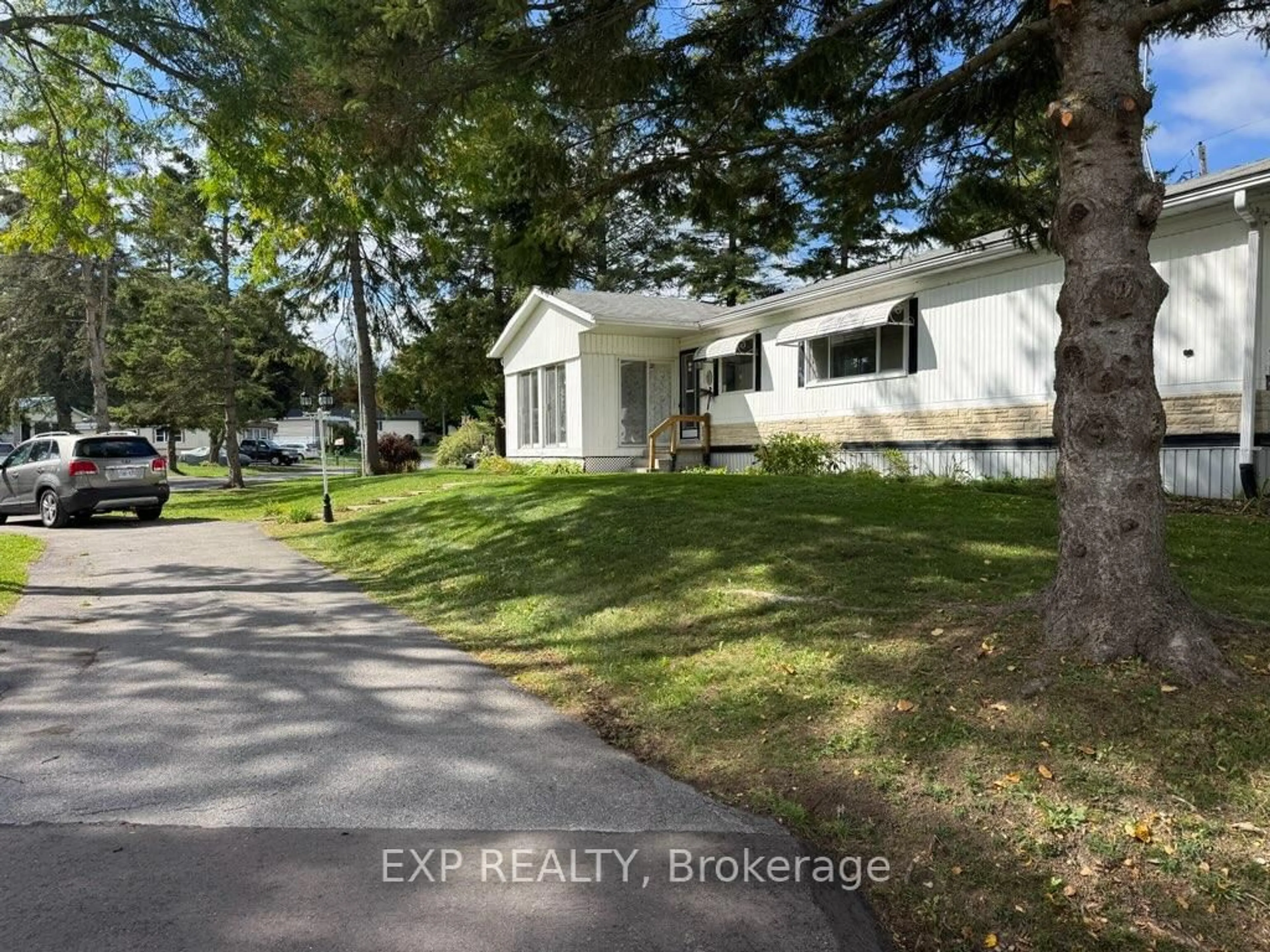 A pic from outside/outdoor area/front of a property/back of a property/a pic from drone, street for 15 Park Cres, Kawartha Lakes Ontario K9V 4R1