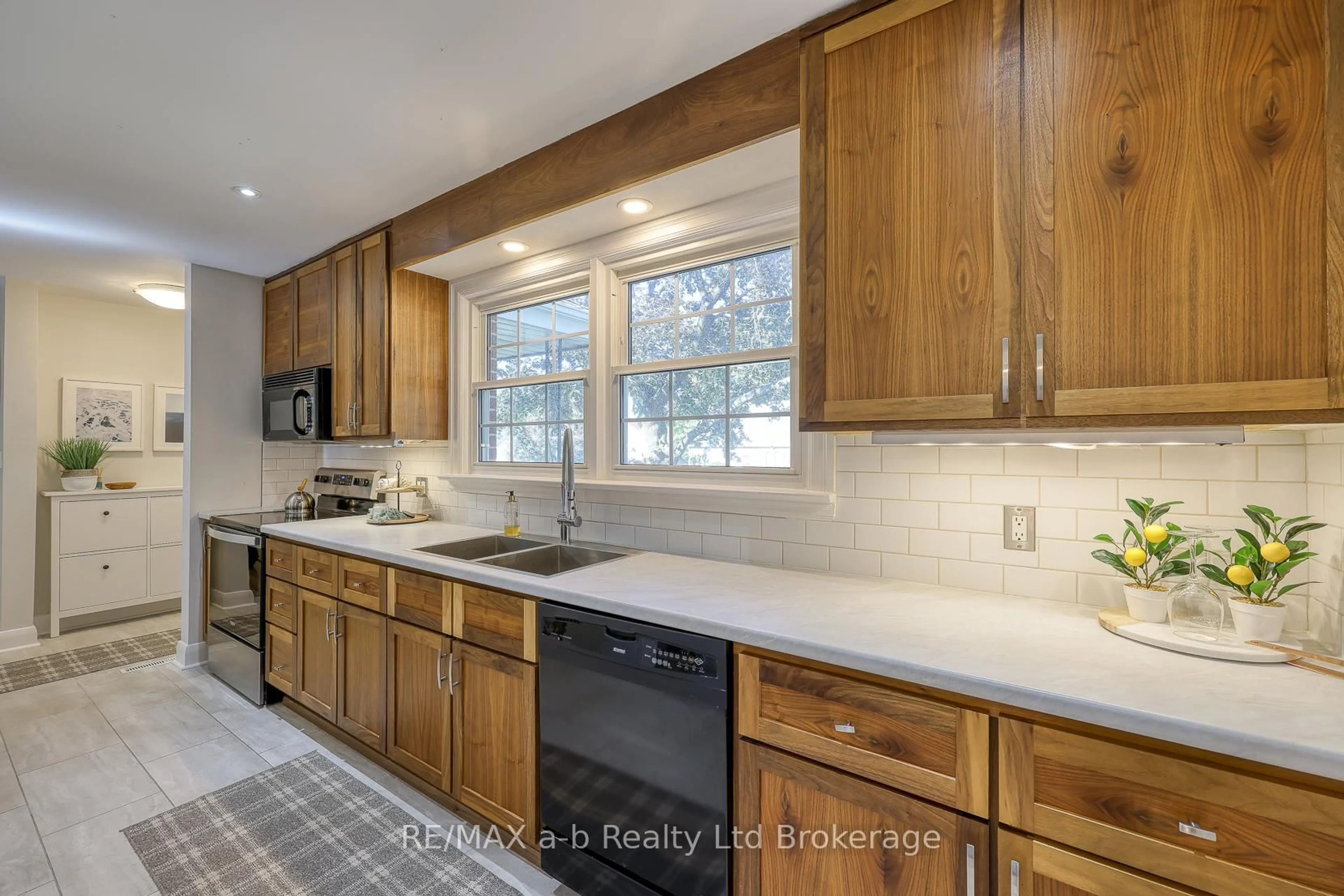 Unknown for 796 Bayswater St, Woodstock Ontario N4S 5K5