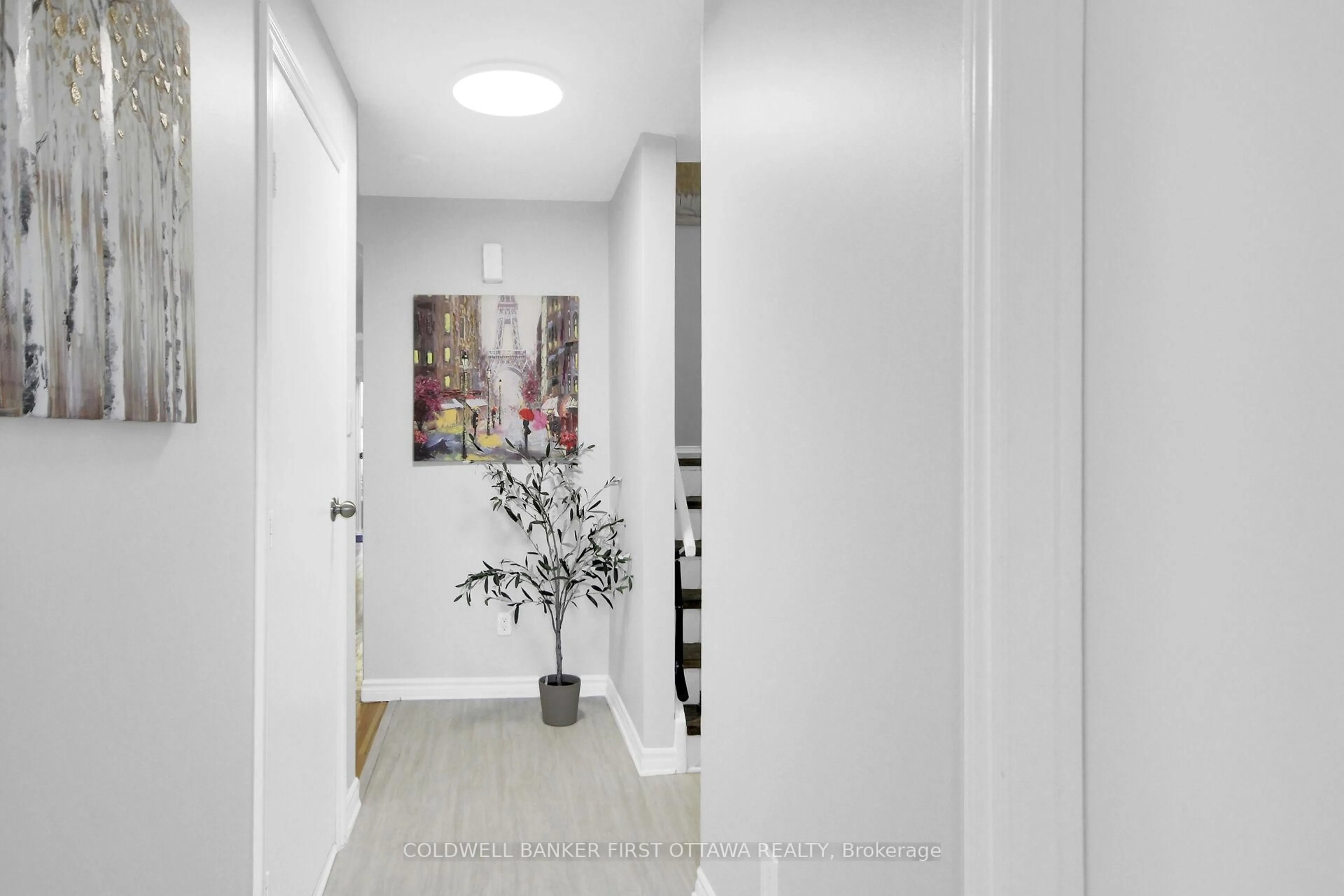Indoor entryway for 1466 Foxwell St #28, Ottawa Ontario K1B 5J4