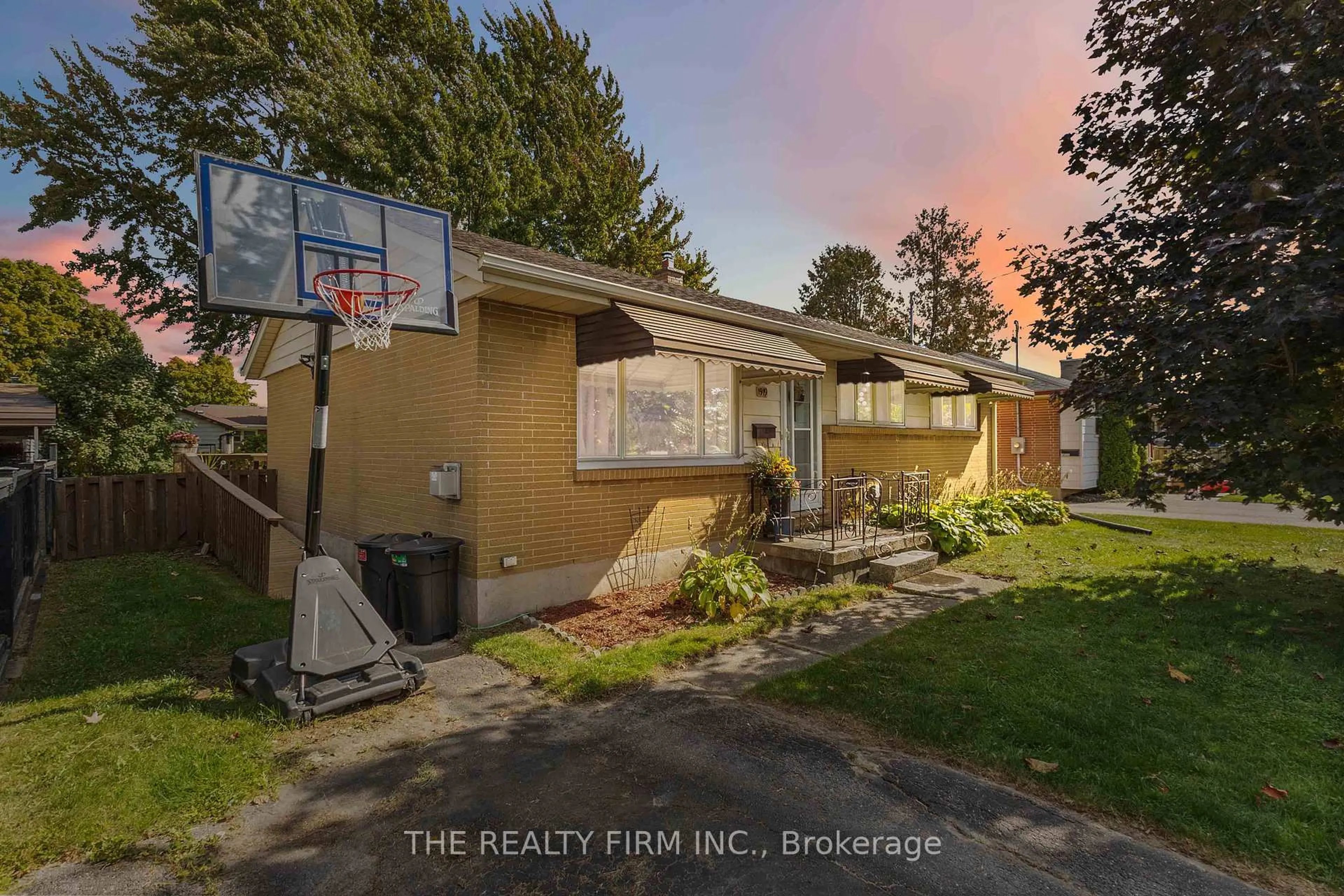 Unknown for 1919 Duluth Cres, London East Ontario N5V 1H6