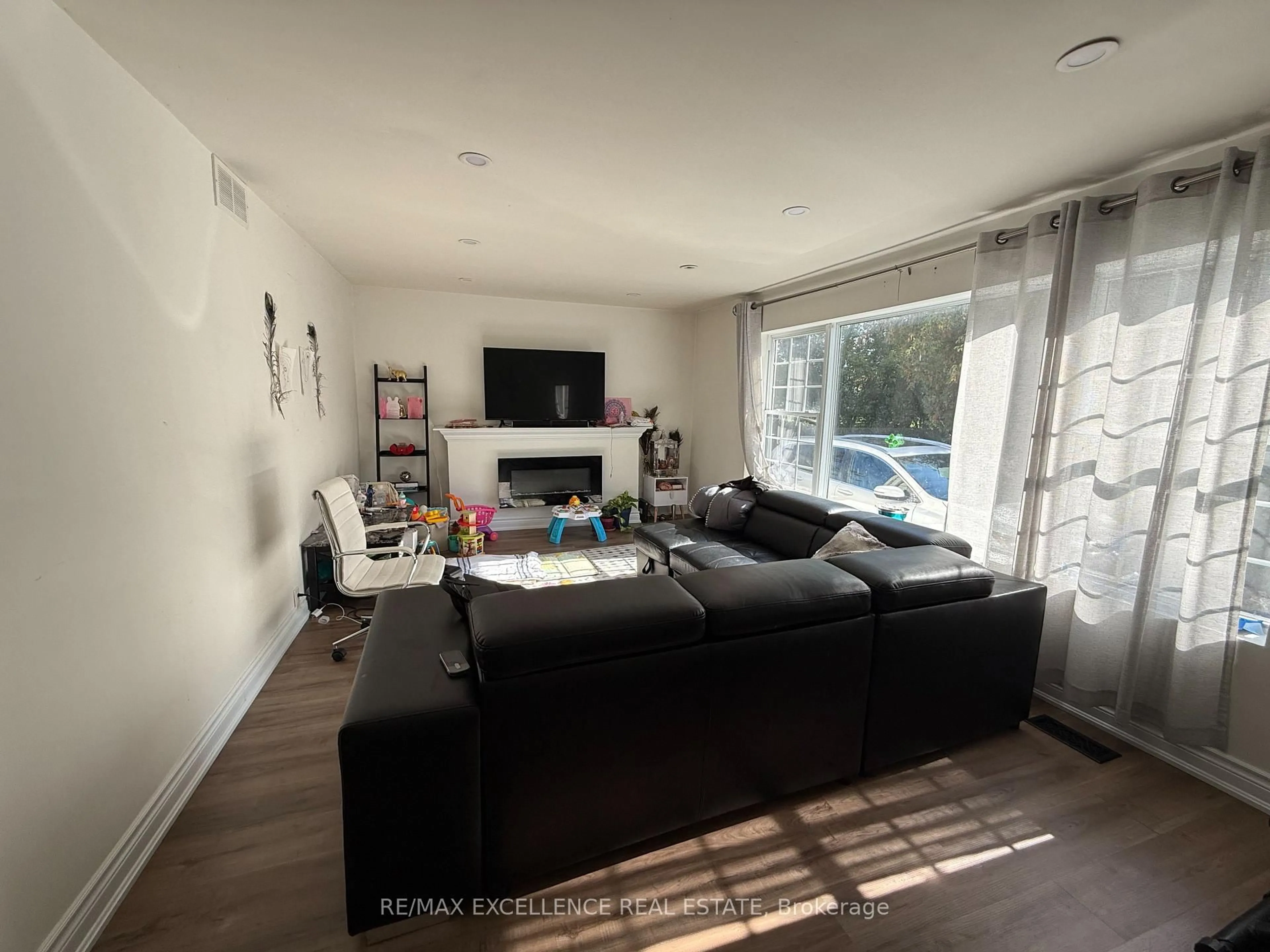 A pic of a room for 12 Original Rd, Greater Napanee Ontario K7R 3C6