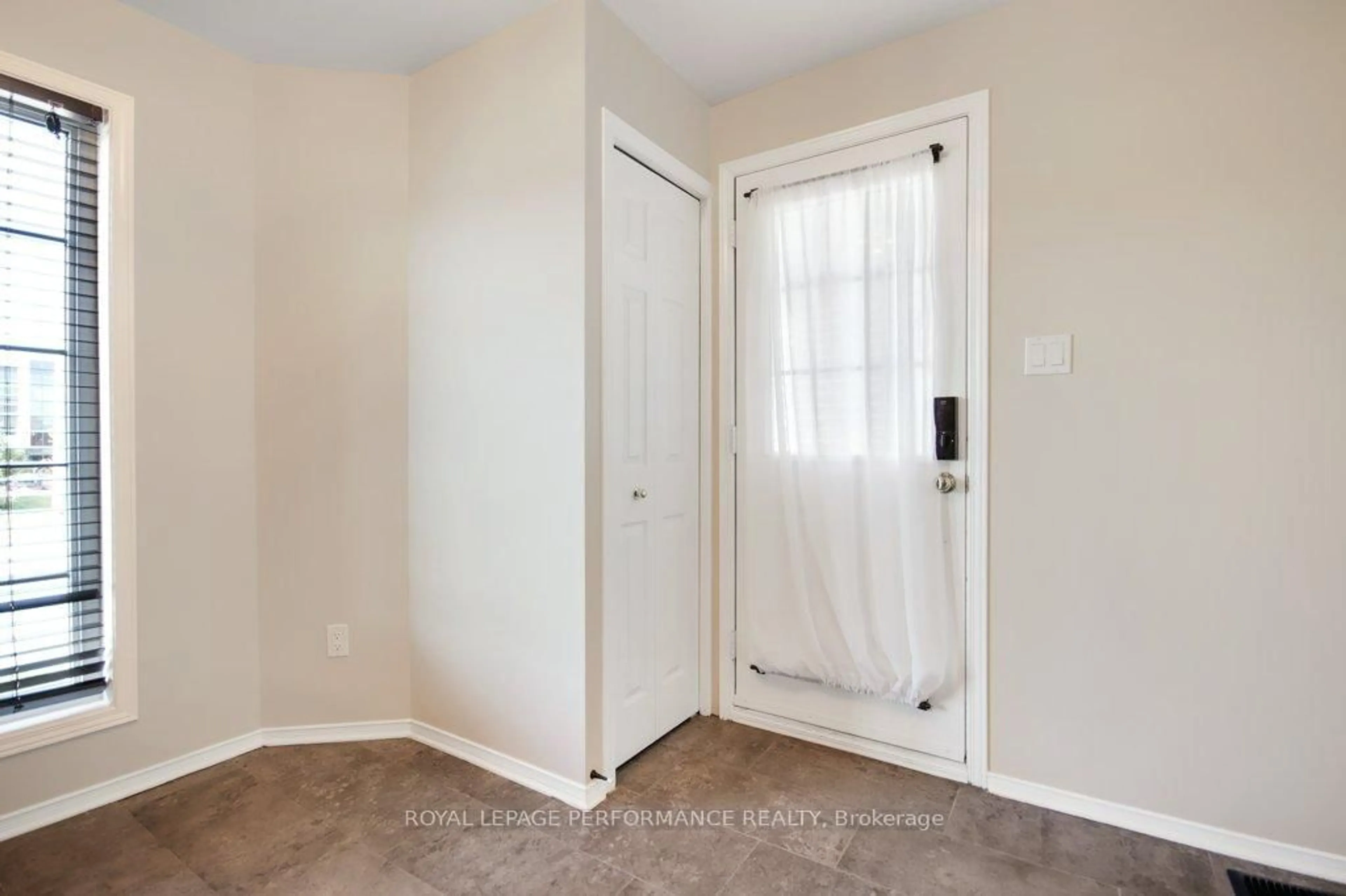 Indoor entryway for 150 Berrigan Dr, Ottawa Ontario K2J 0J4