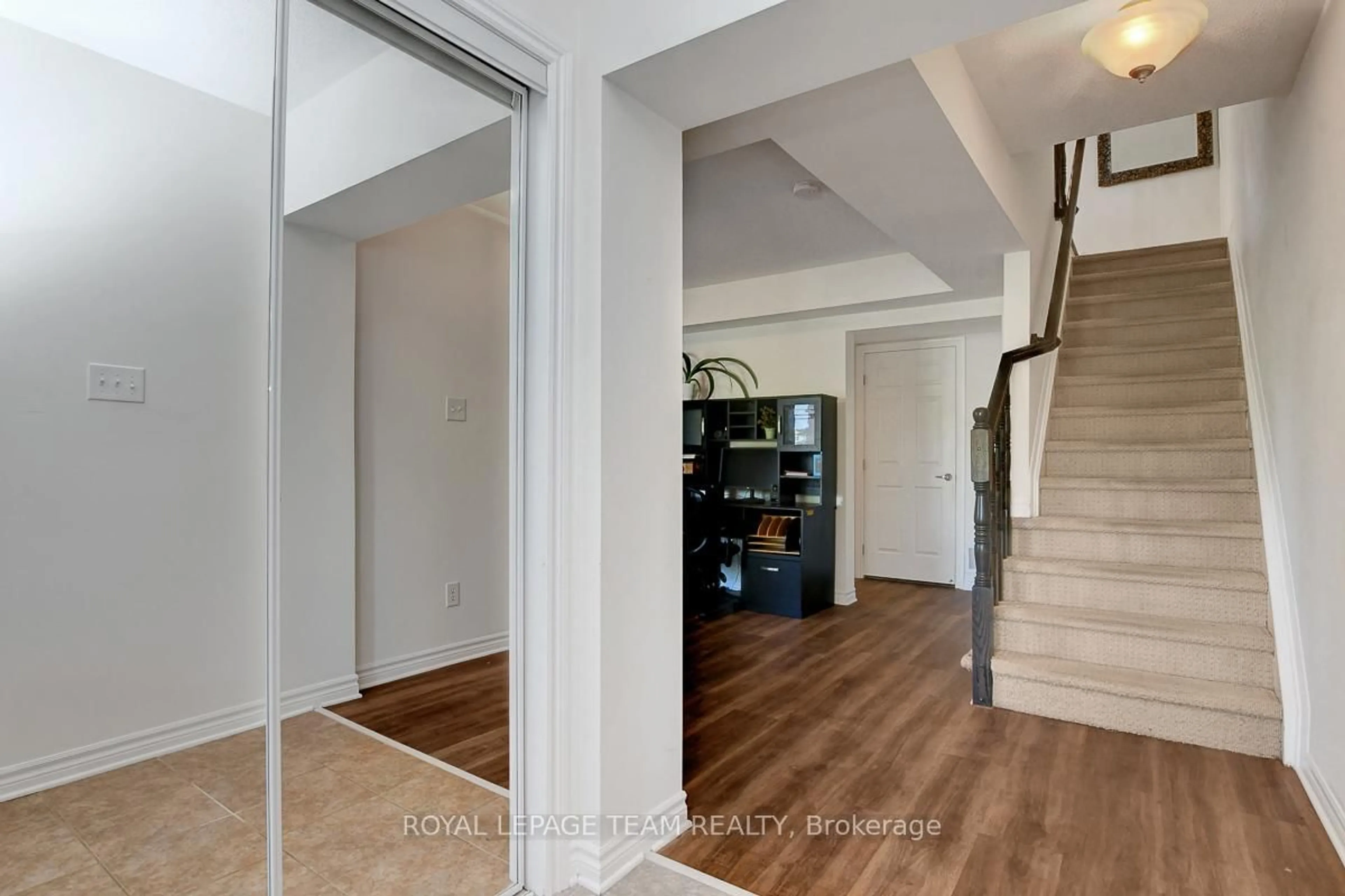 Indoor entryway for 3865 STRANDHERD Dr, Ottawa Ontario K2J 0K3