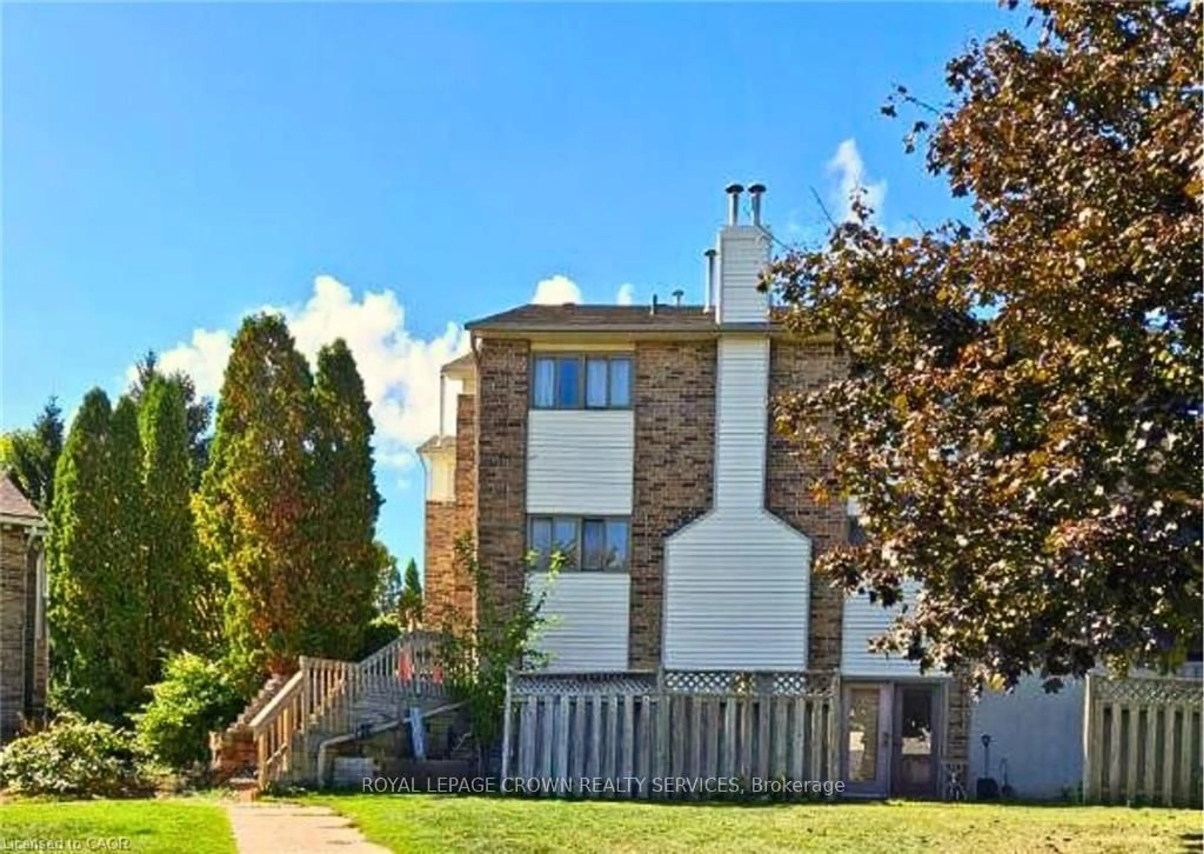 Home with brick exterior material, building for 21 Wren Crt #9, Tillsonburg Ontario N4G 5K2