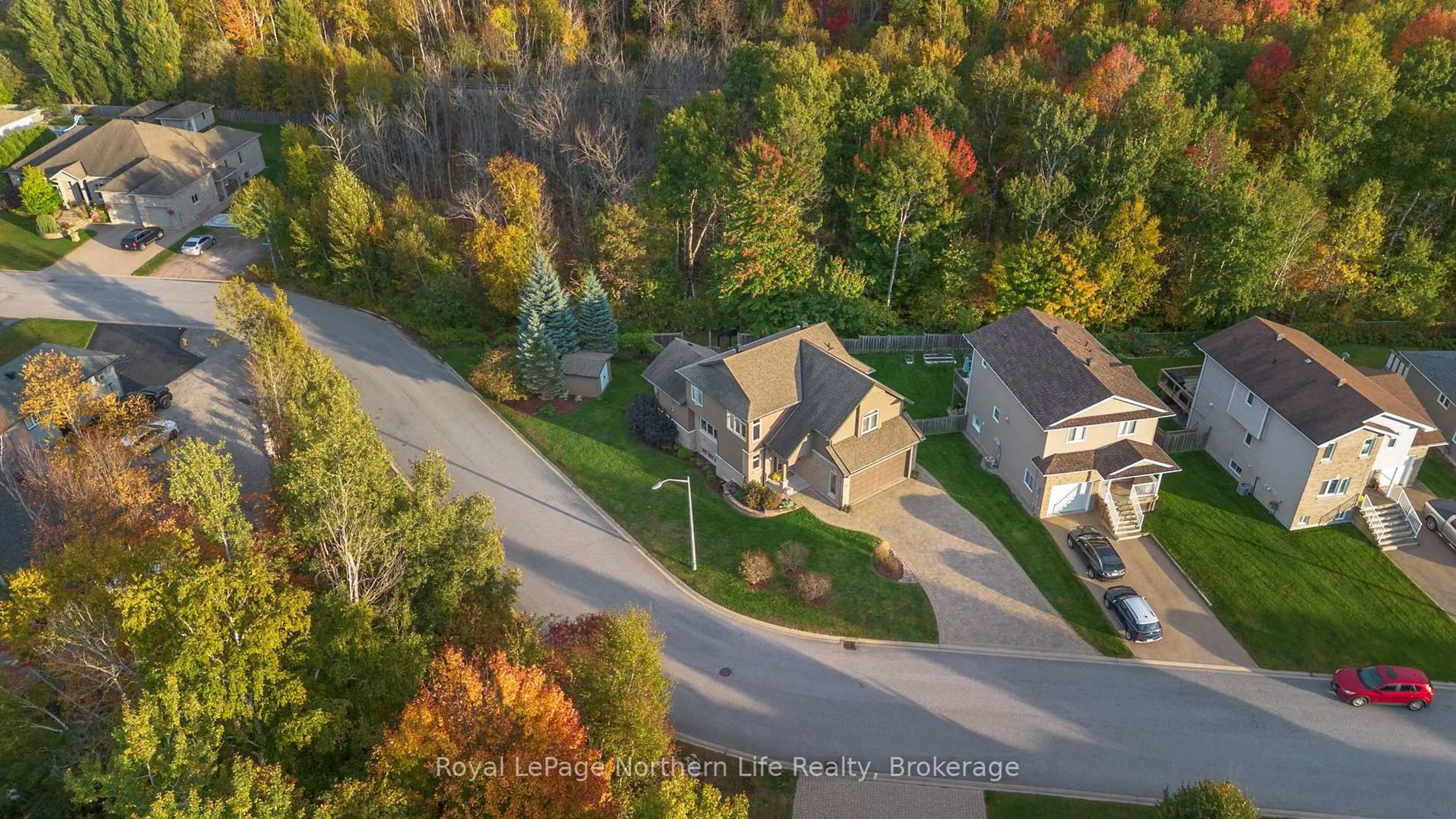 A pic from outside/outdoor area/front of a property/back of a property/a pic from drone, street for 171 Kingsway Ave, North Bay Ontario P1B 1G8