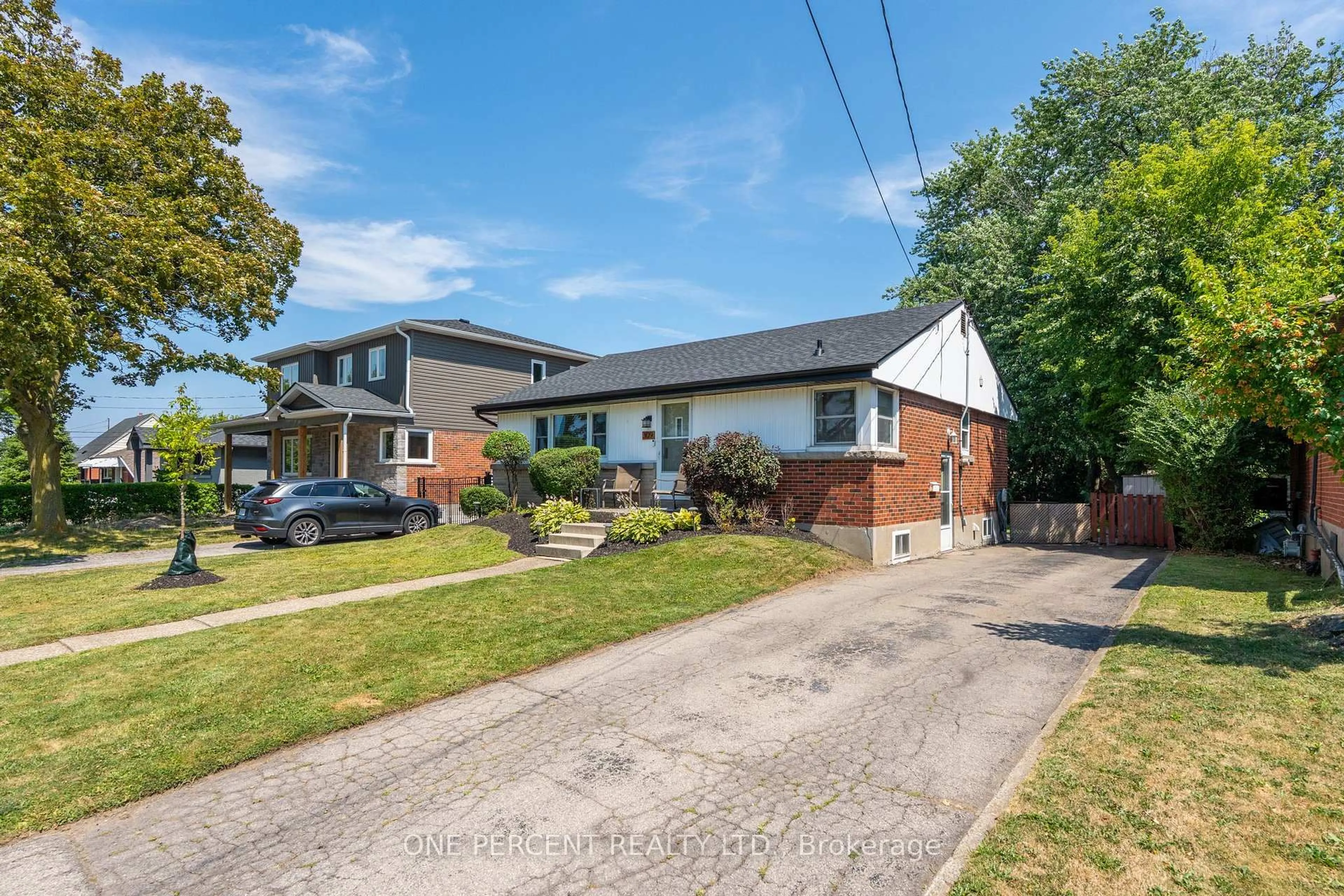 A pic from outside/outdoor area/front of a property/back of a property/a pic from drone, street for 309 East 45th St, Hamilton Ontario L8T 3K7