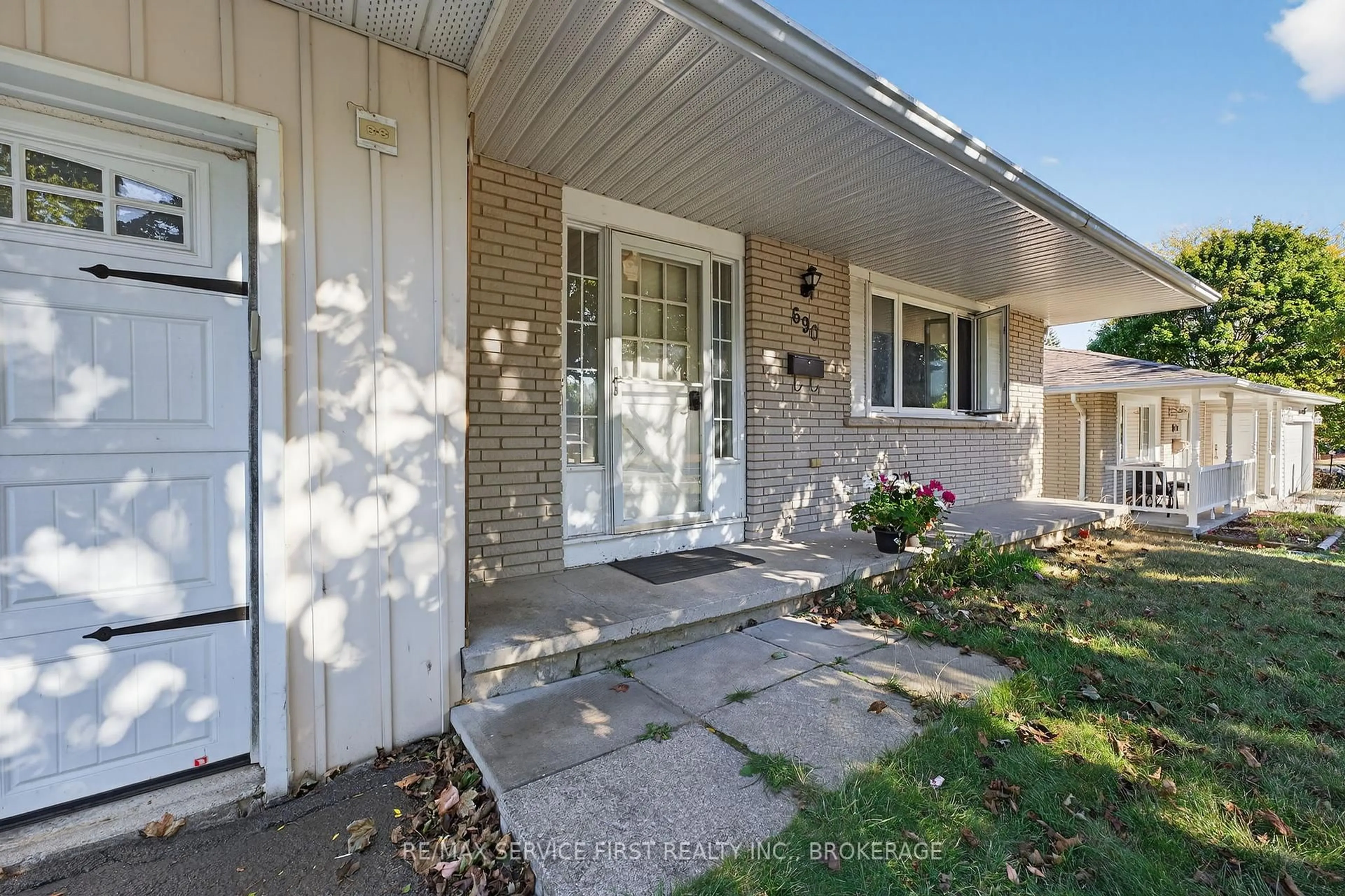 Unknown for 690 Fleet St, Kingston Ontario K7M 5A5