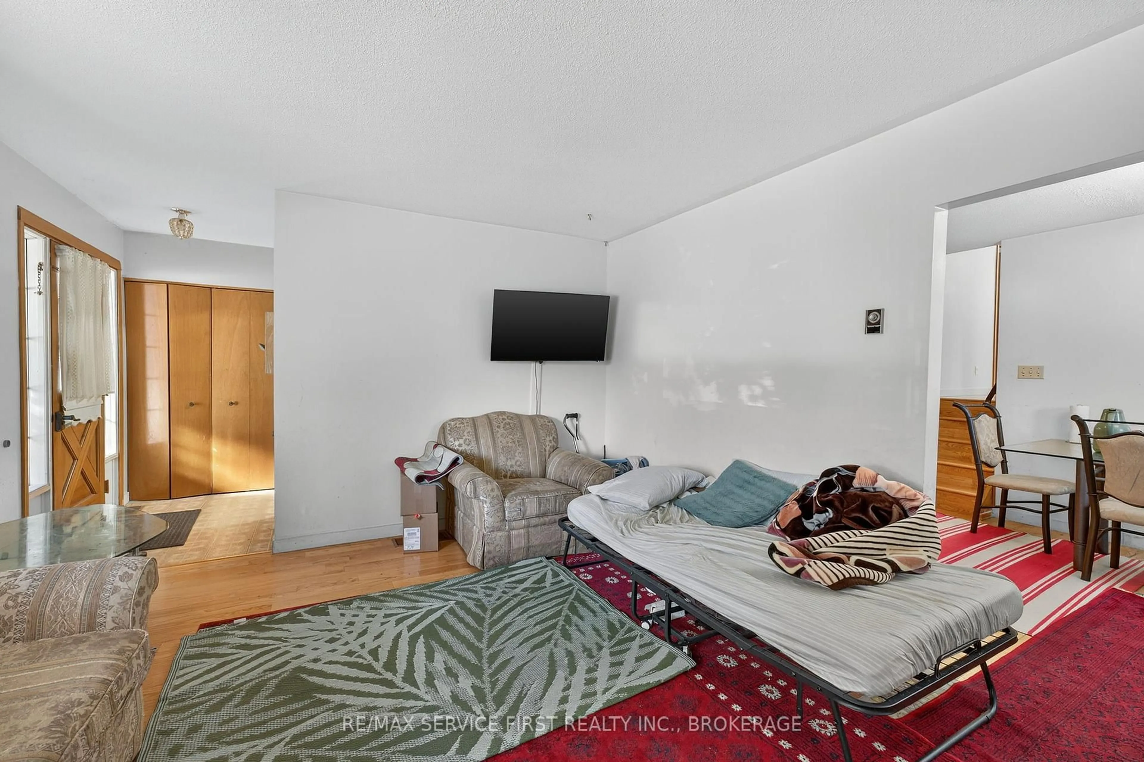 Living room with furniture, unknown for 690 Fleet St, Kingston Ontario K7M 5A5